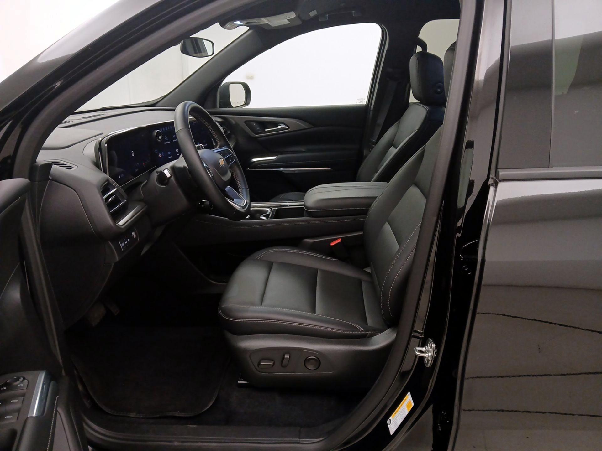 Thumbnail: 2025 Chevrolet Traverse - 11