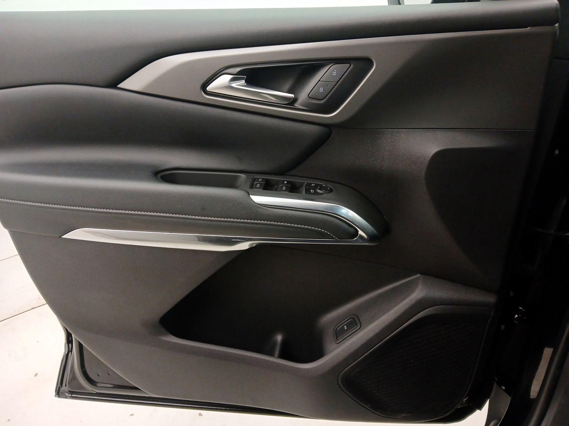 Thumbnail: 2025 Chevrolet Traverse - 12