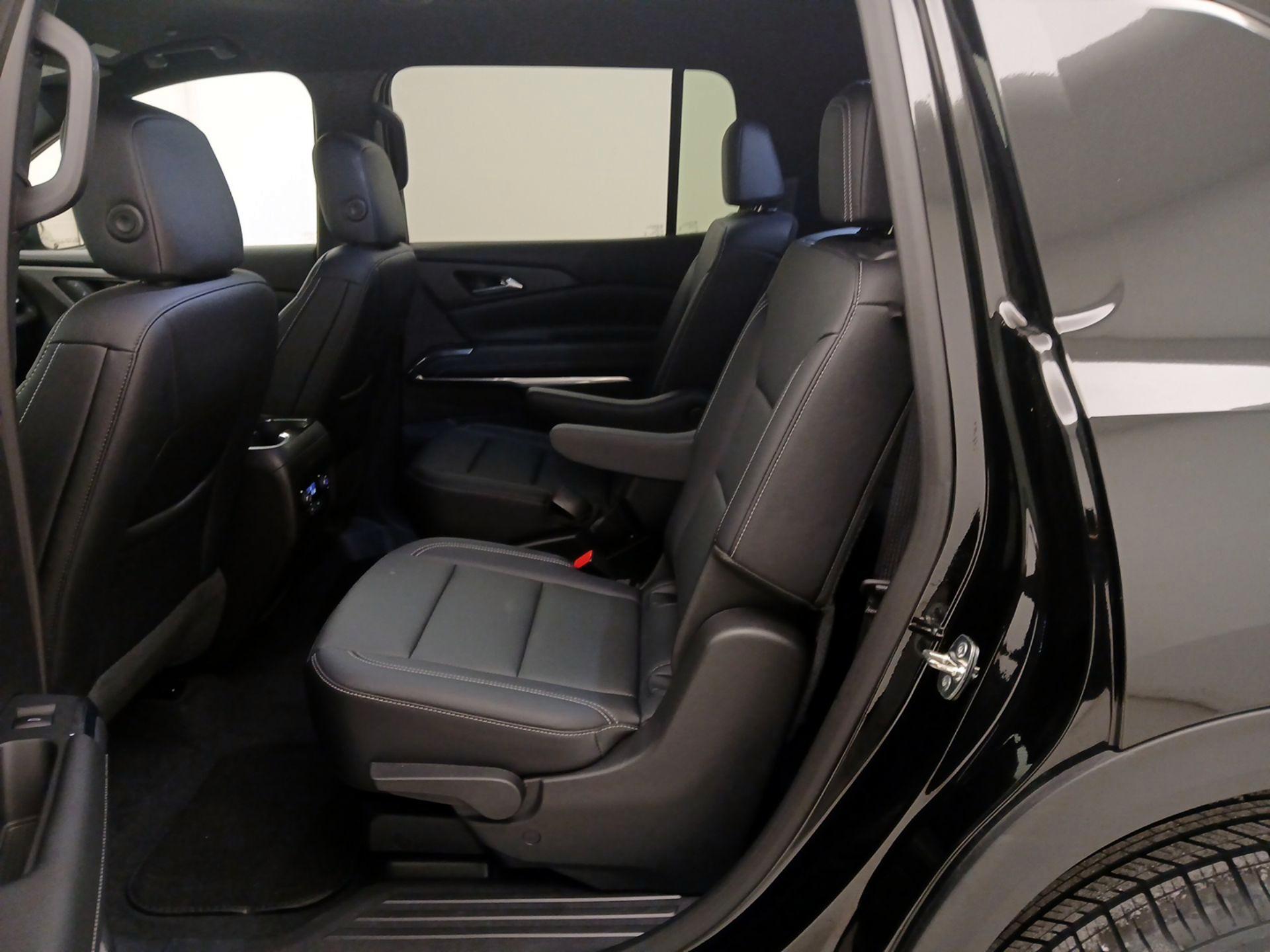 Thumbnail: 2025 Chevrolet Traverse - 19