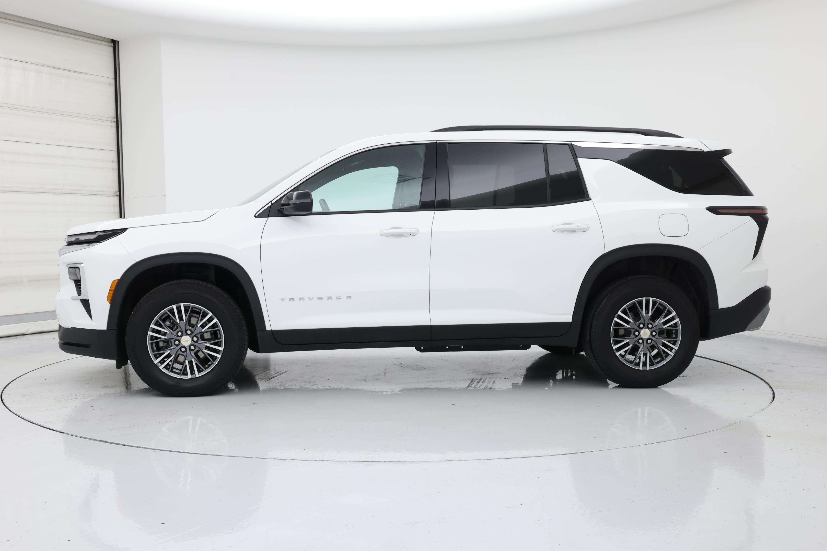 Thumbnail: 2025 Chevrolet Traverse - 3