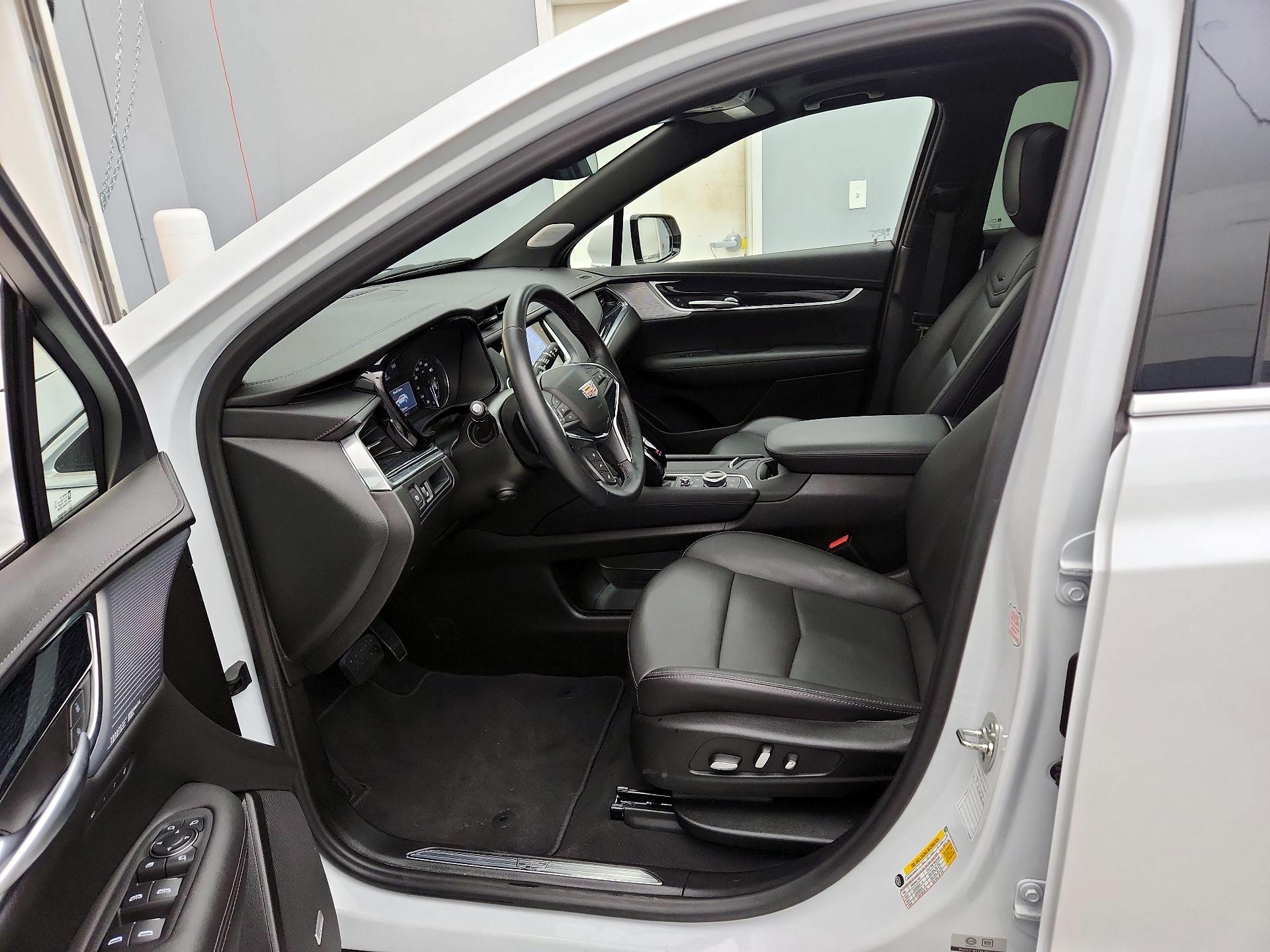 Thumbnail: 2025 Cadillac XT5 - 11