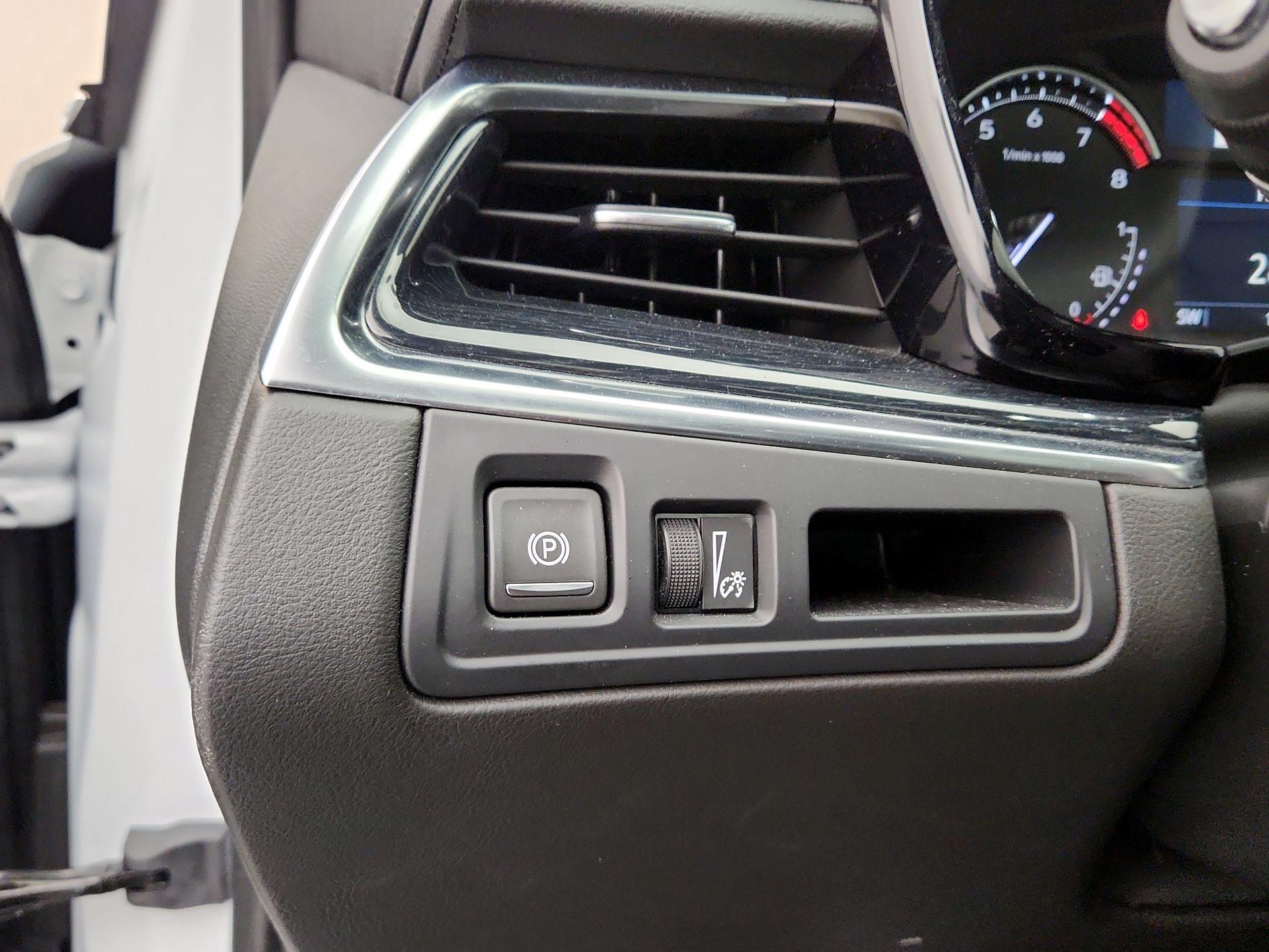 Thumbnail: 2025 Cadillac XT5 - 13