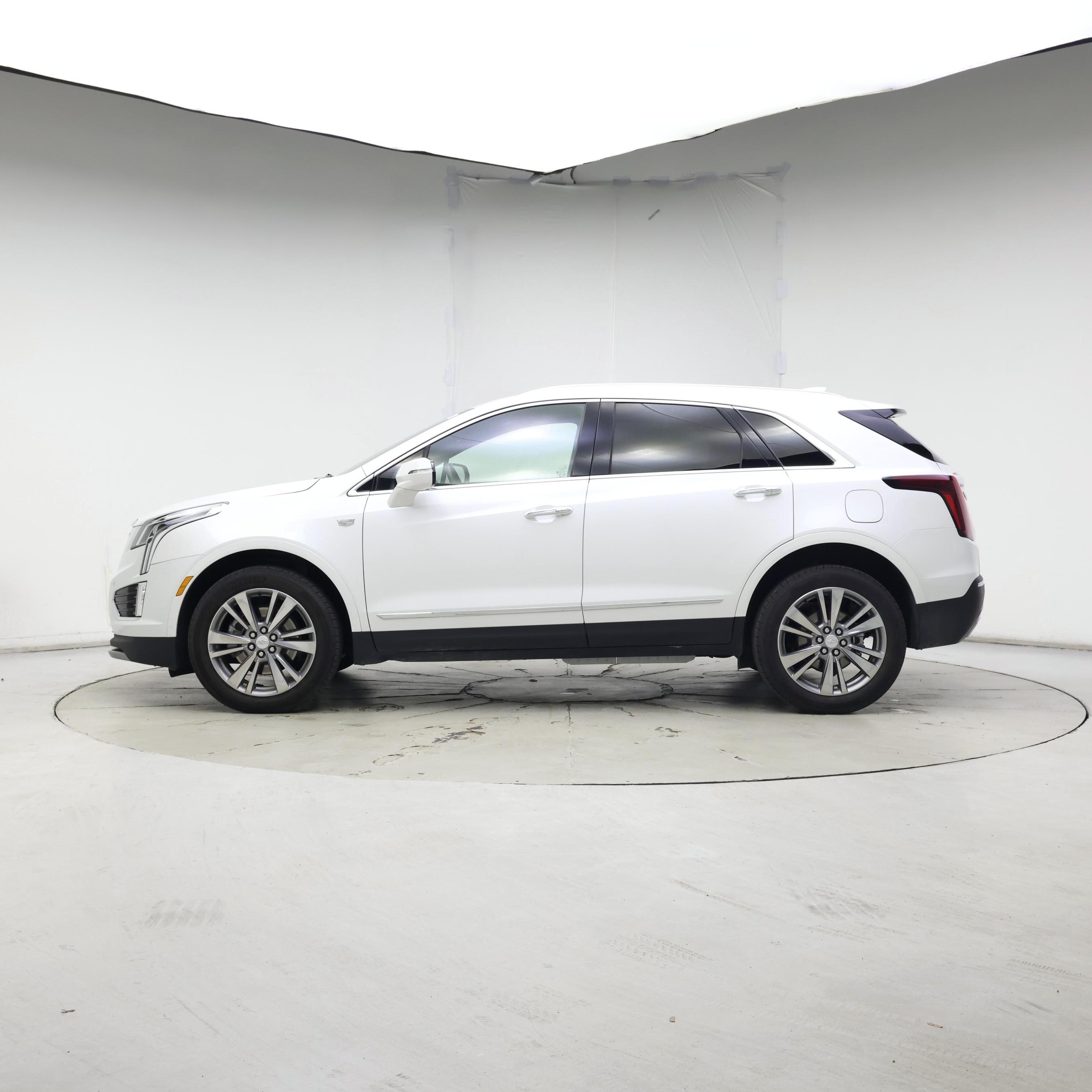 Thumbnail: 2025 Cadillac XT5 - 3