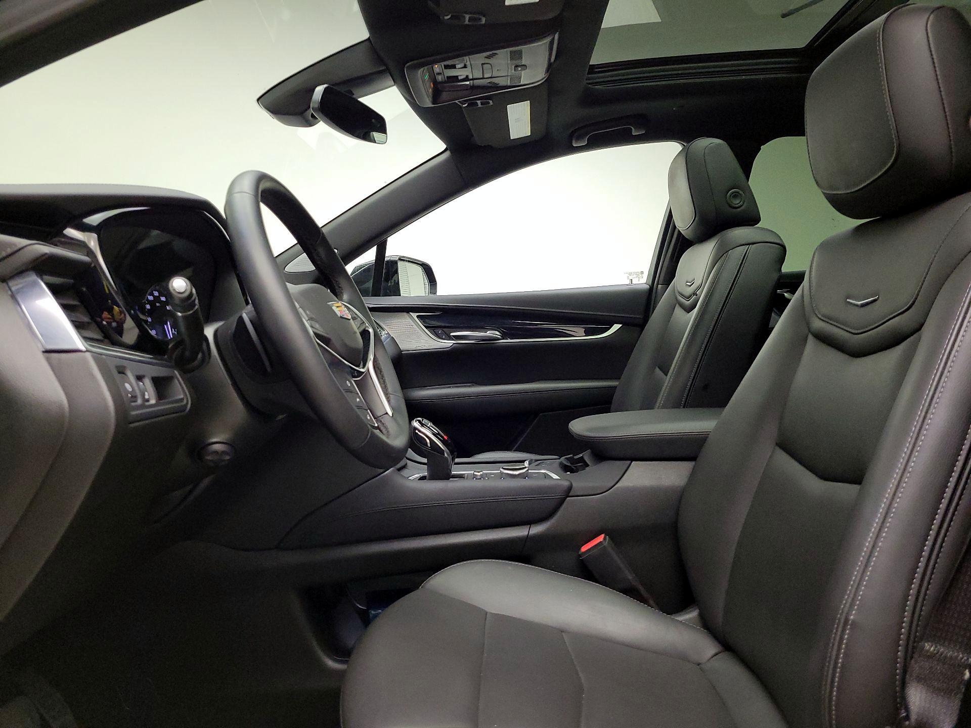 Thumbnail: 2025 Cadillac XT5 - 11