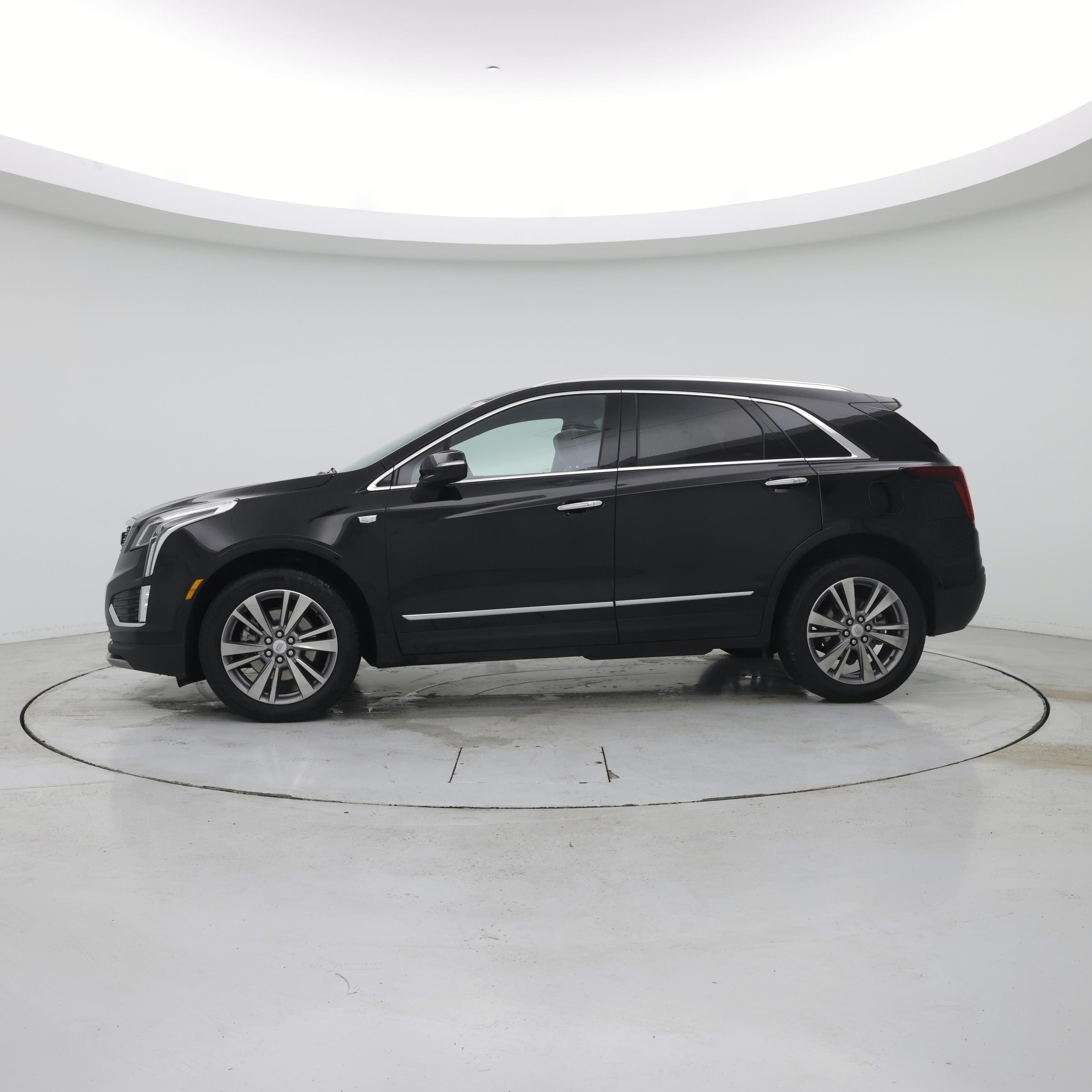 Thumbnail: 2025 Cadillac XT5 - 3