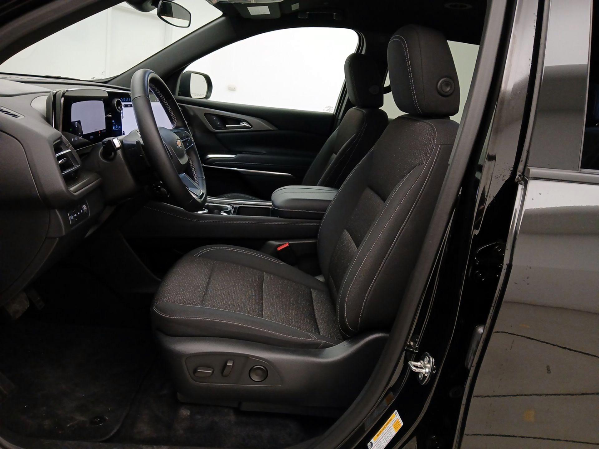 Thumbnail: 2025 Chevrolet Traverse - 11