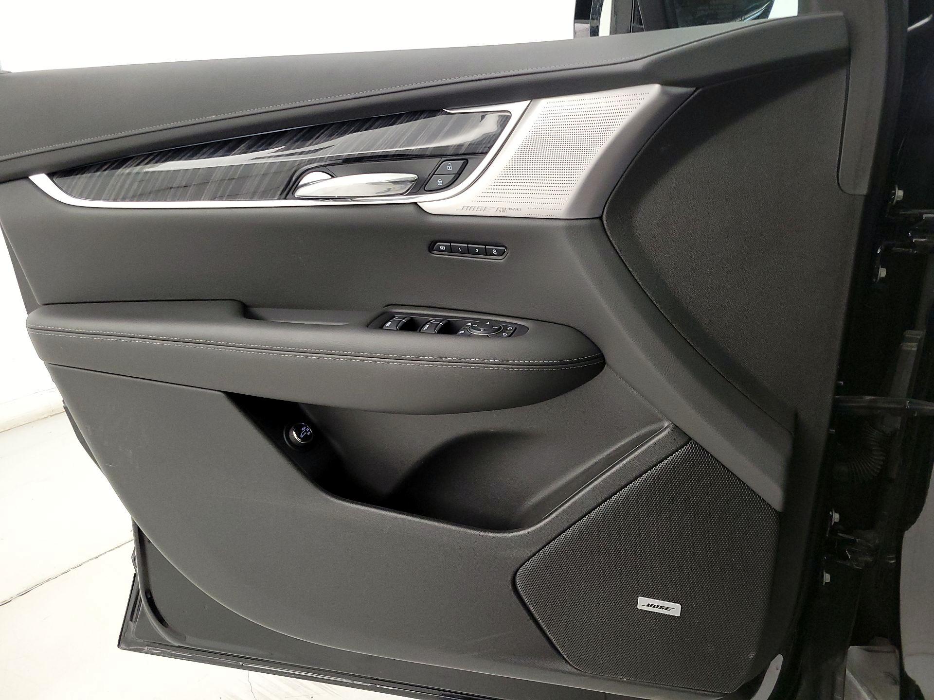 Thumbnail: 2025 Cadillac XT6 - 12