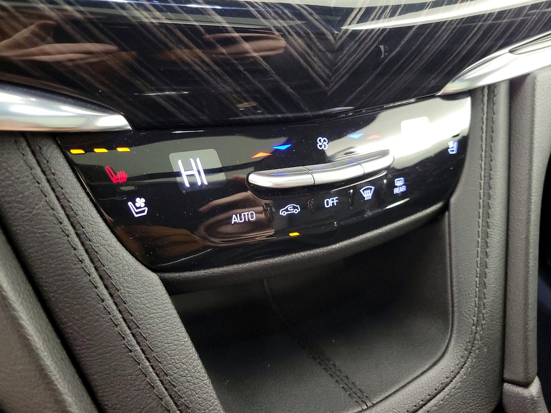 Thumbnail: 2025 Cadillac XT6 - 17