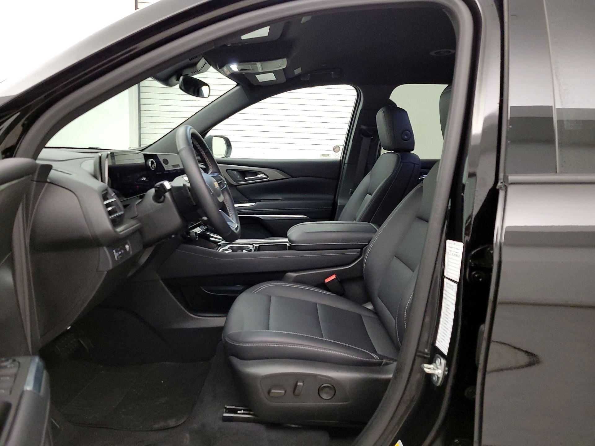 Thumbnail: 2025 Chevrolet Traverse - 11