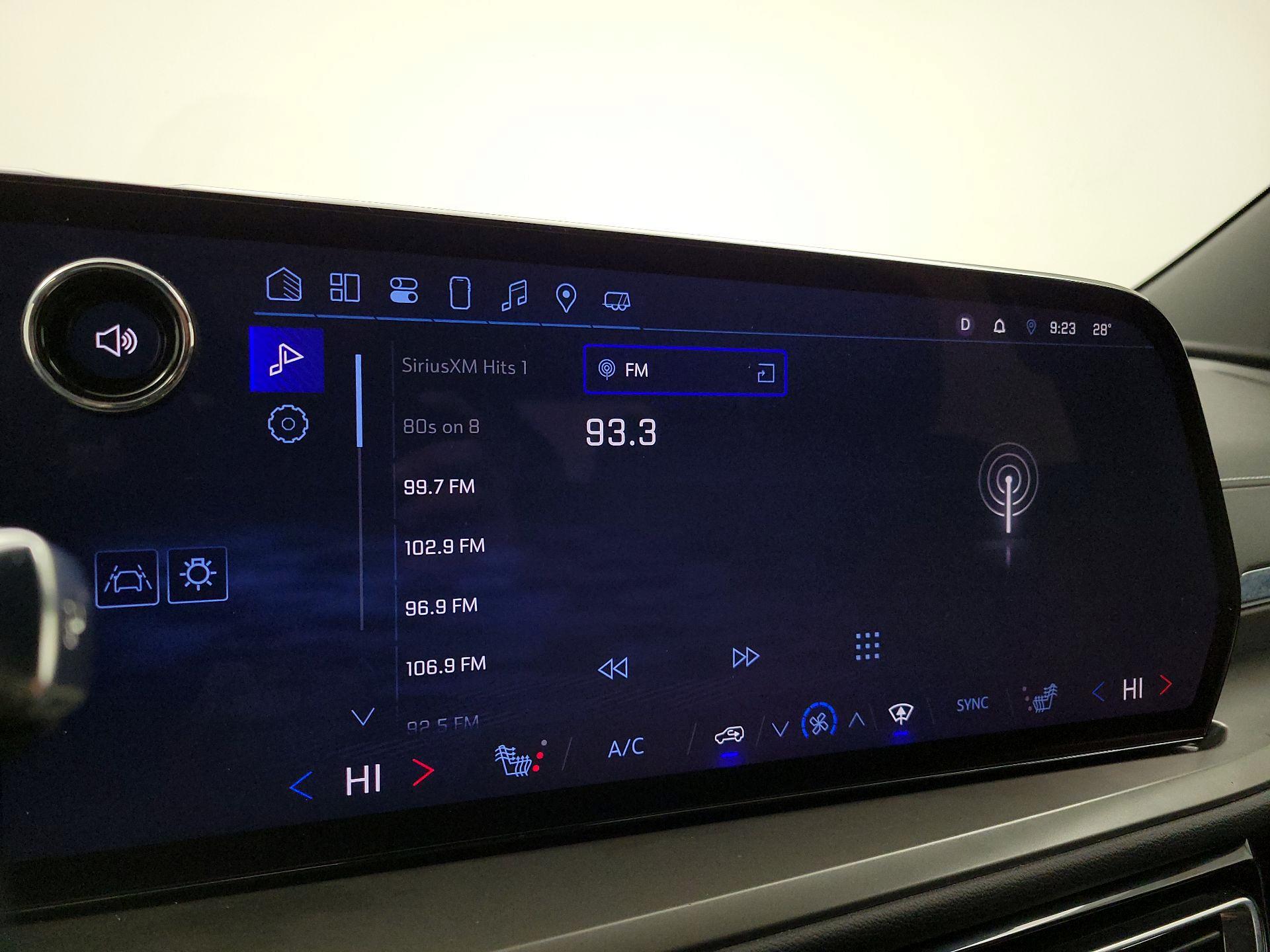 Thumbnail: 2025 Chevrolet Traverse - 16