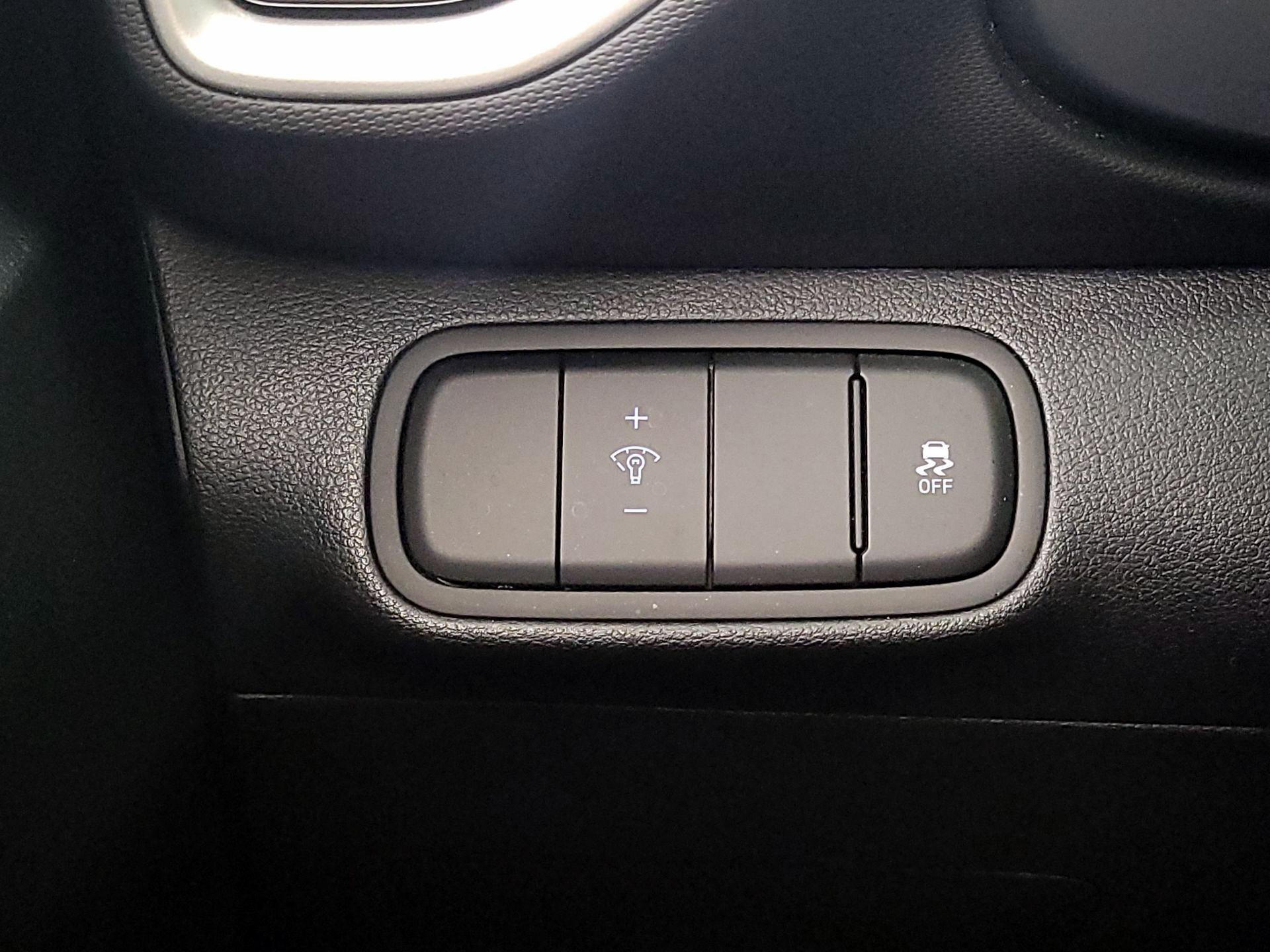 Thumbnail: 2023 Hyundai Venue - 13