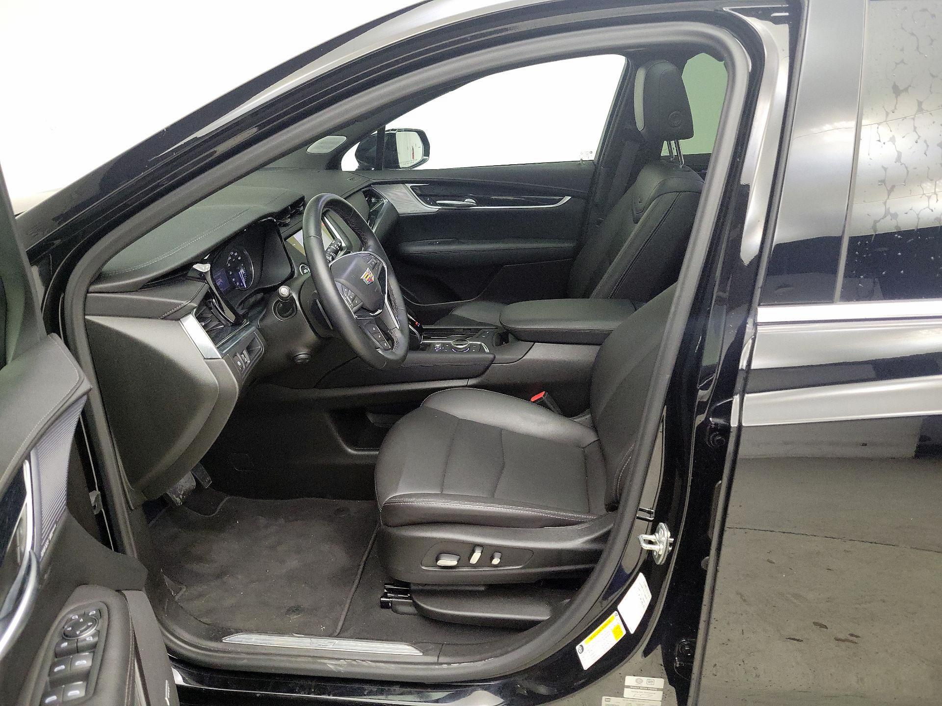 Thumbnail: 2025 Cadillac XT5 - 11