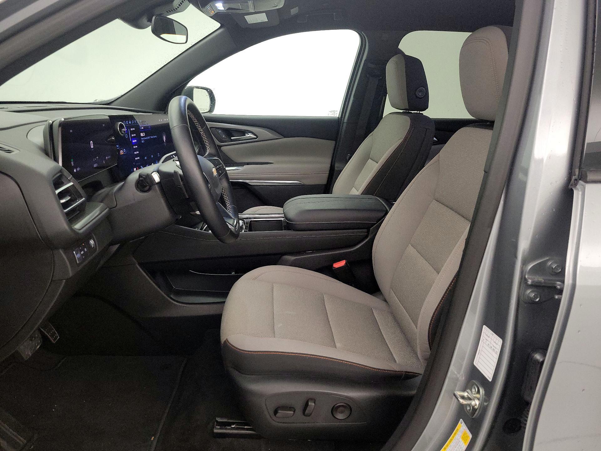 Thumbnail: 2025 Chevrolet Traverse - 11