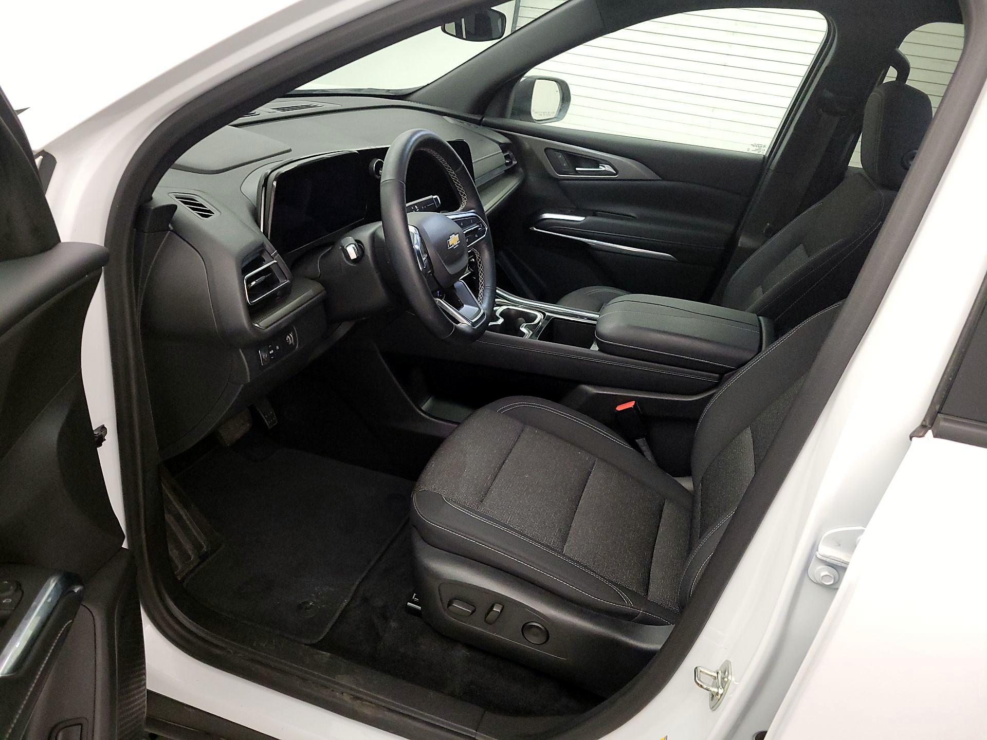 Thumbnail: 2025 Chevrolet Traverse - 11