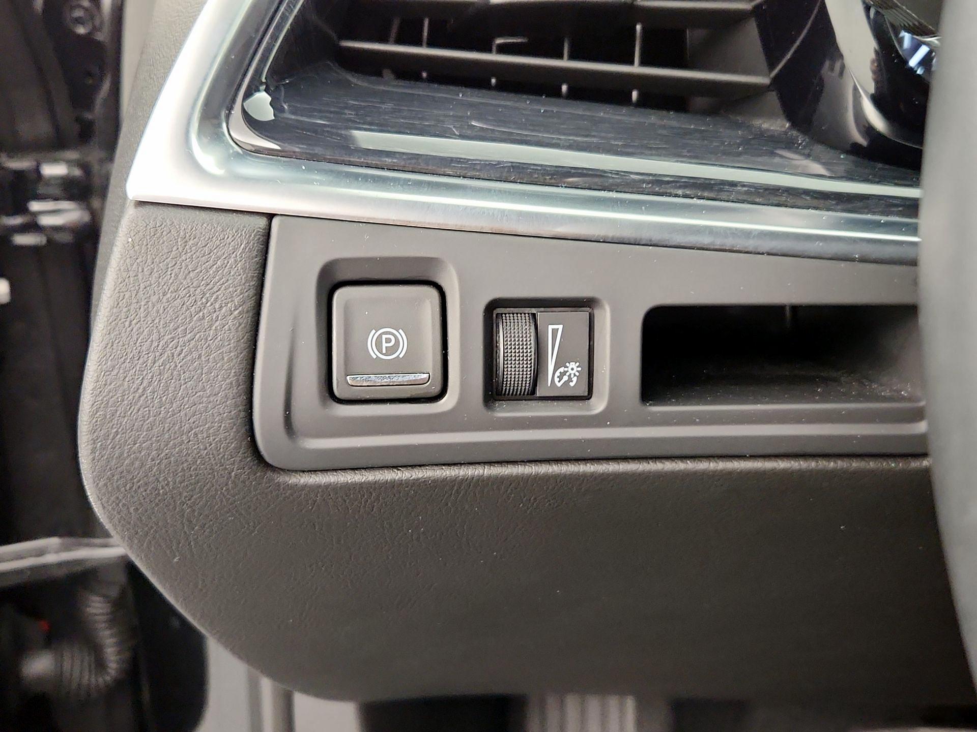 Thumbnail: 2025 Cadillac XT5 - 13