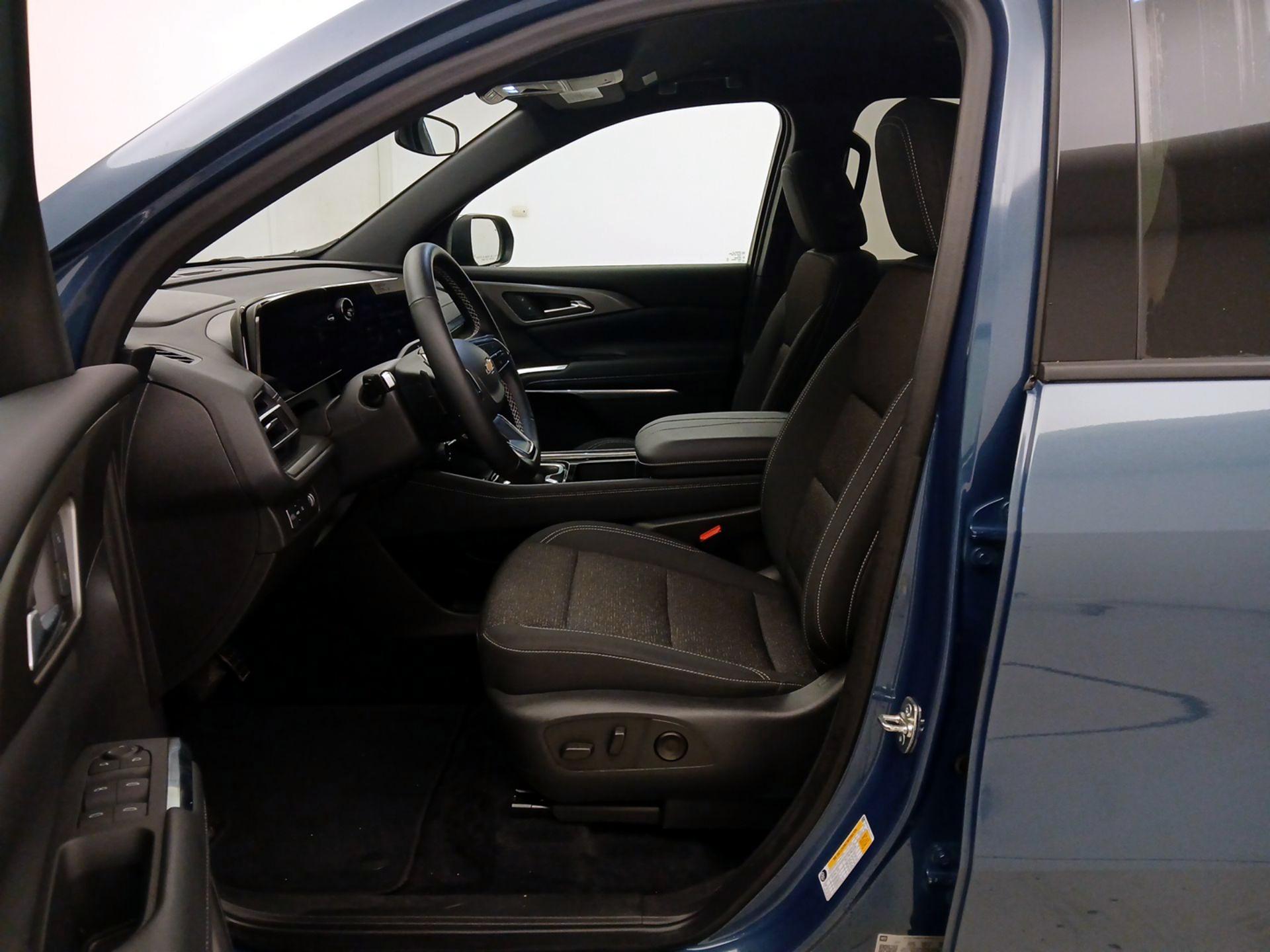 Thumbnail: 2025 Chevrolet Traverse - 11