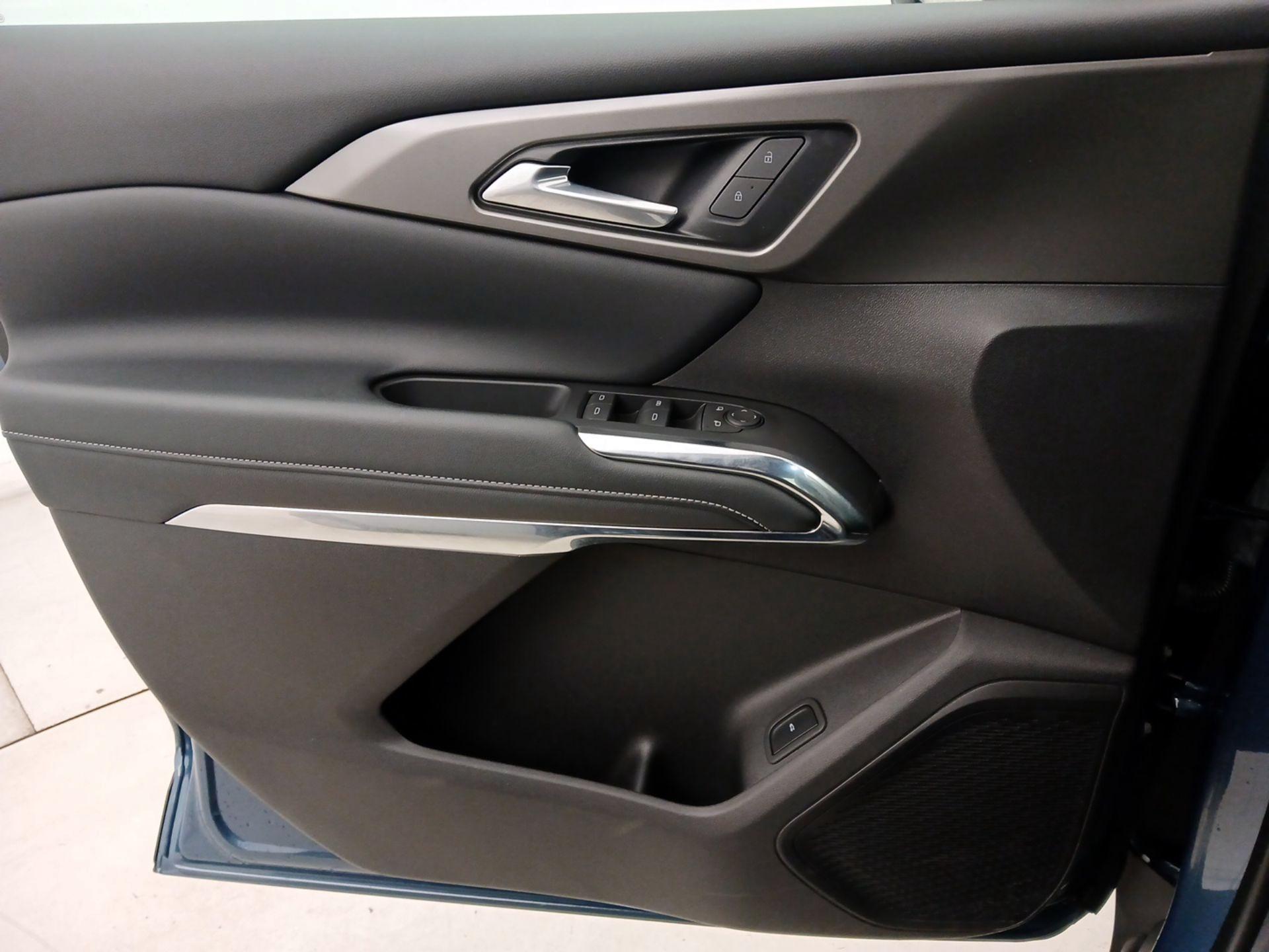 Thumbnail: 2025 Chevrolet Traverse - 12