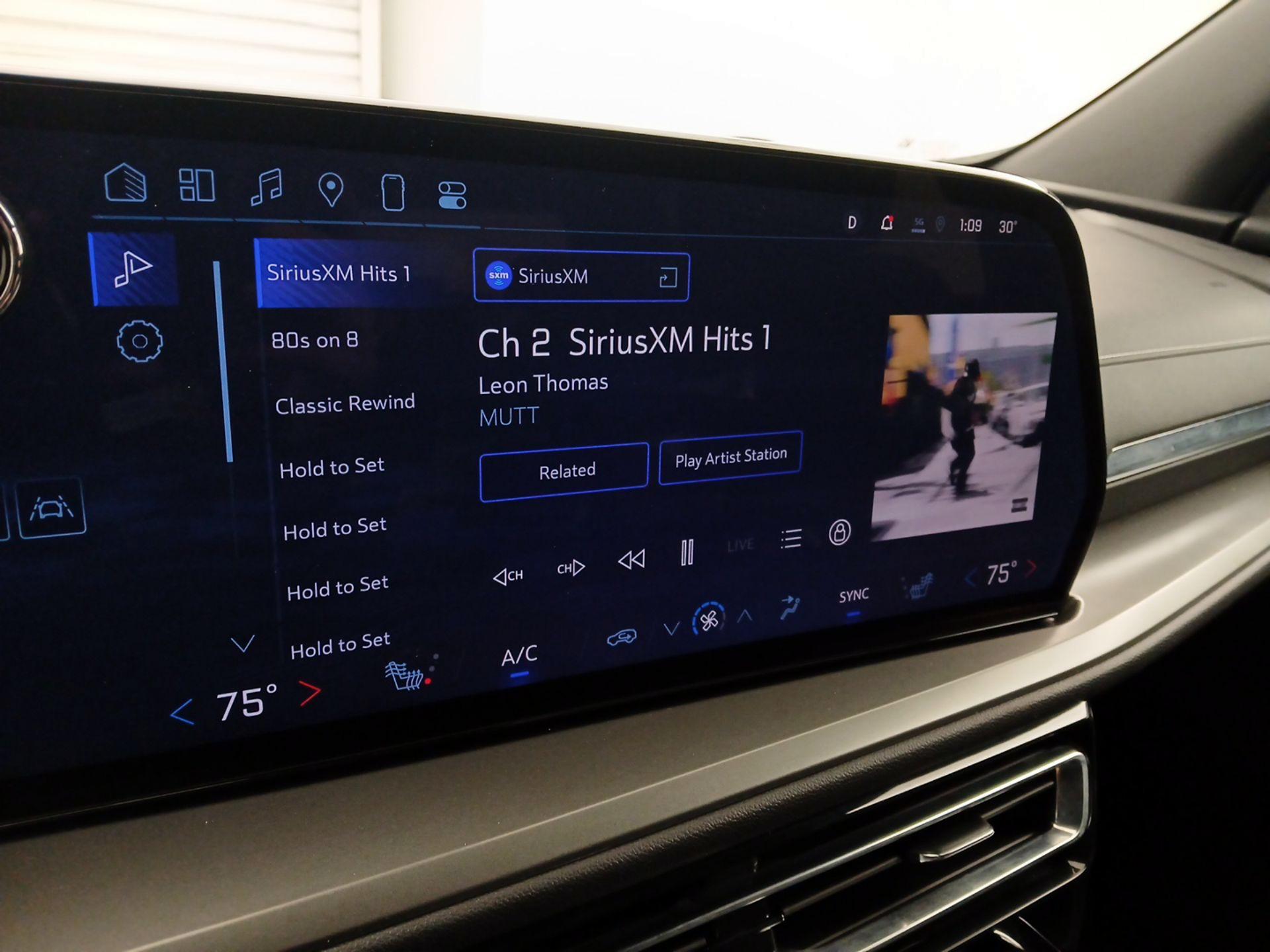 Thumbnail: 2025 Chevrolet Traverse - 16