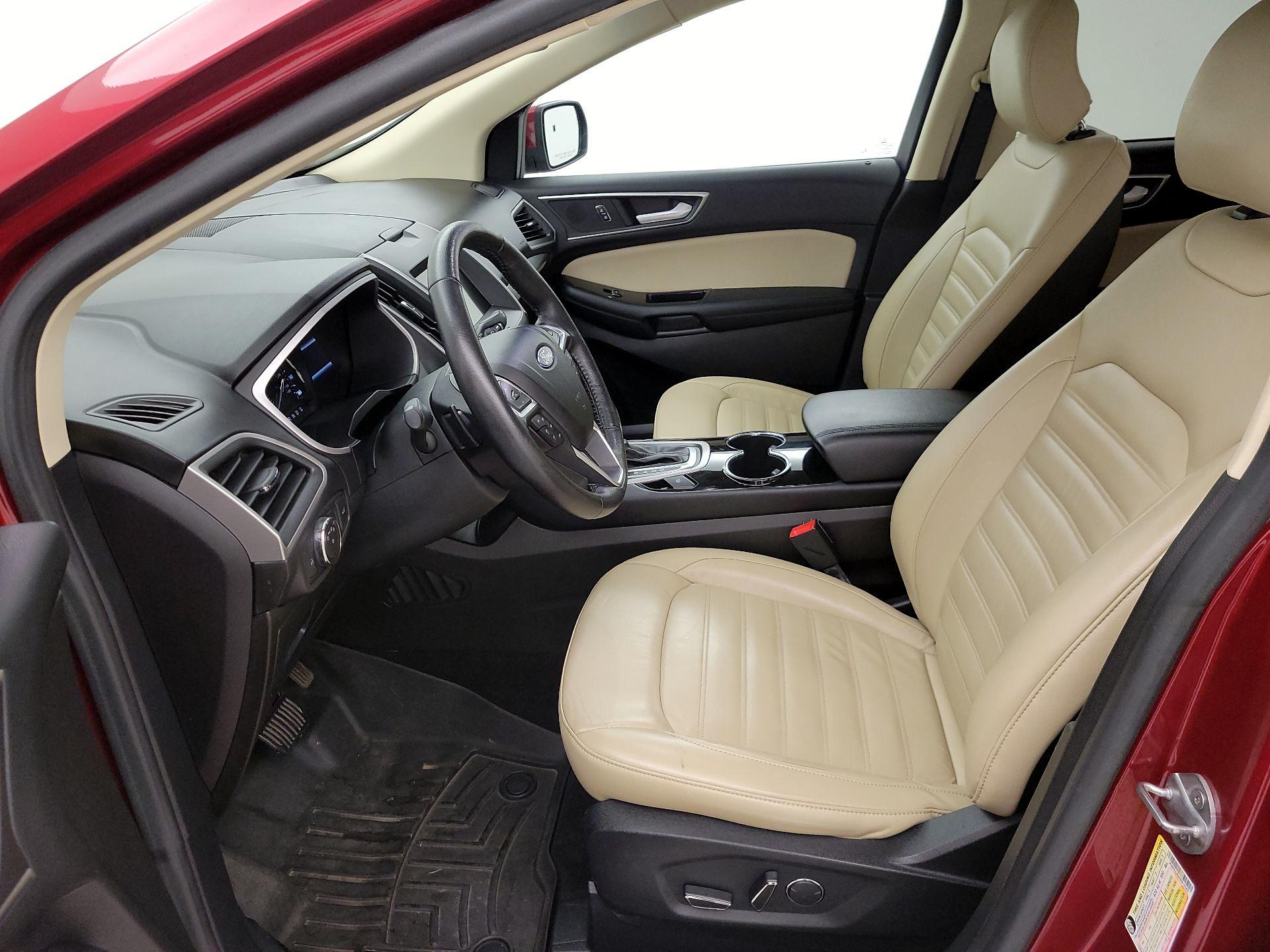 Thumbnail: 2017 Ford Edge - 11