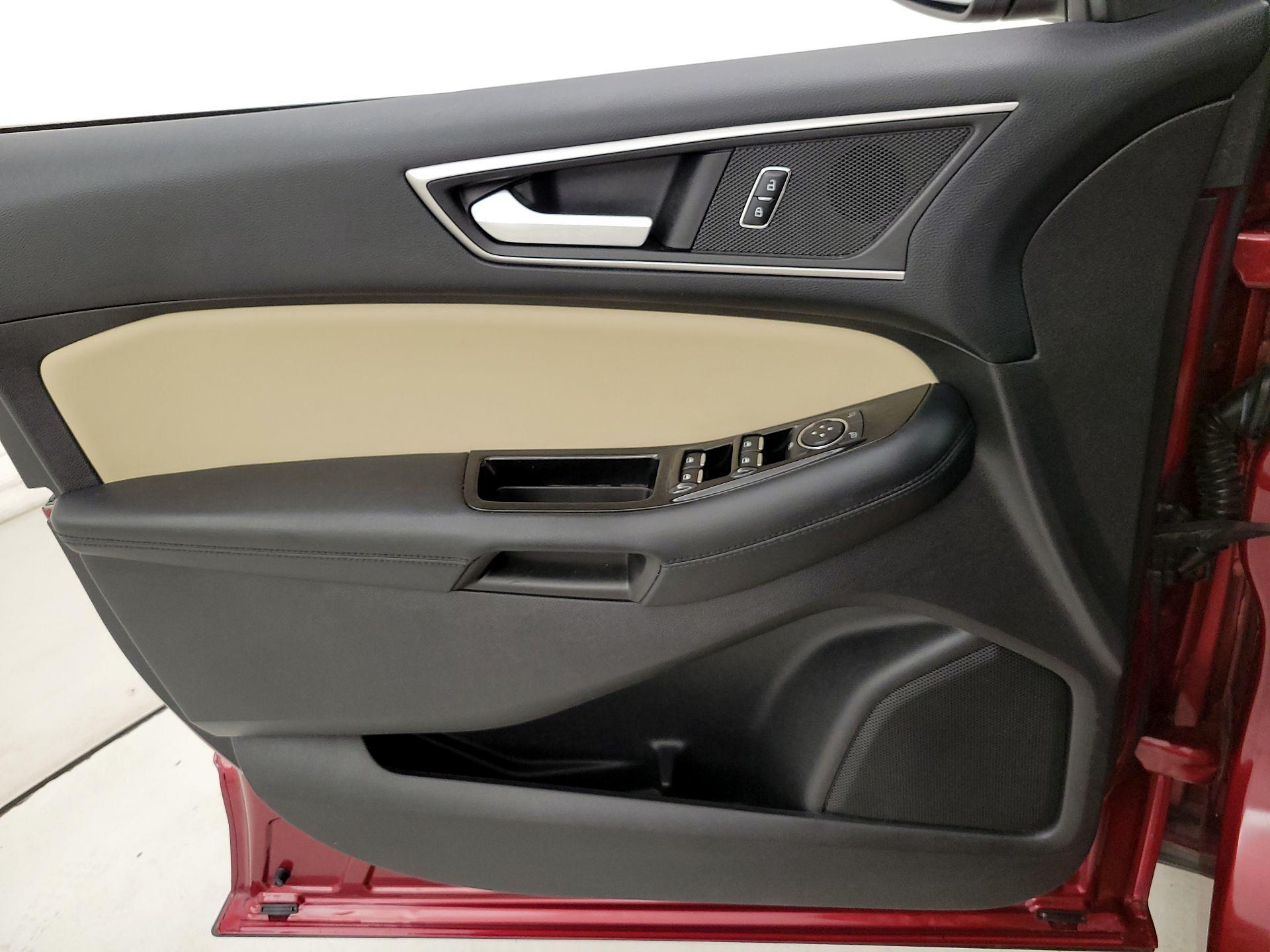 Thumbnail: 2017 Ford Edge - 12