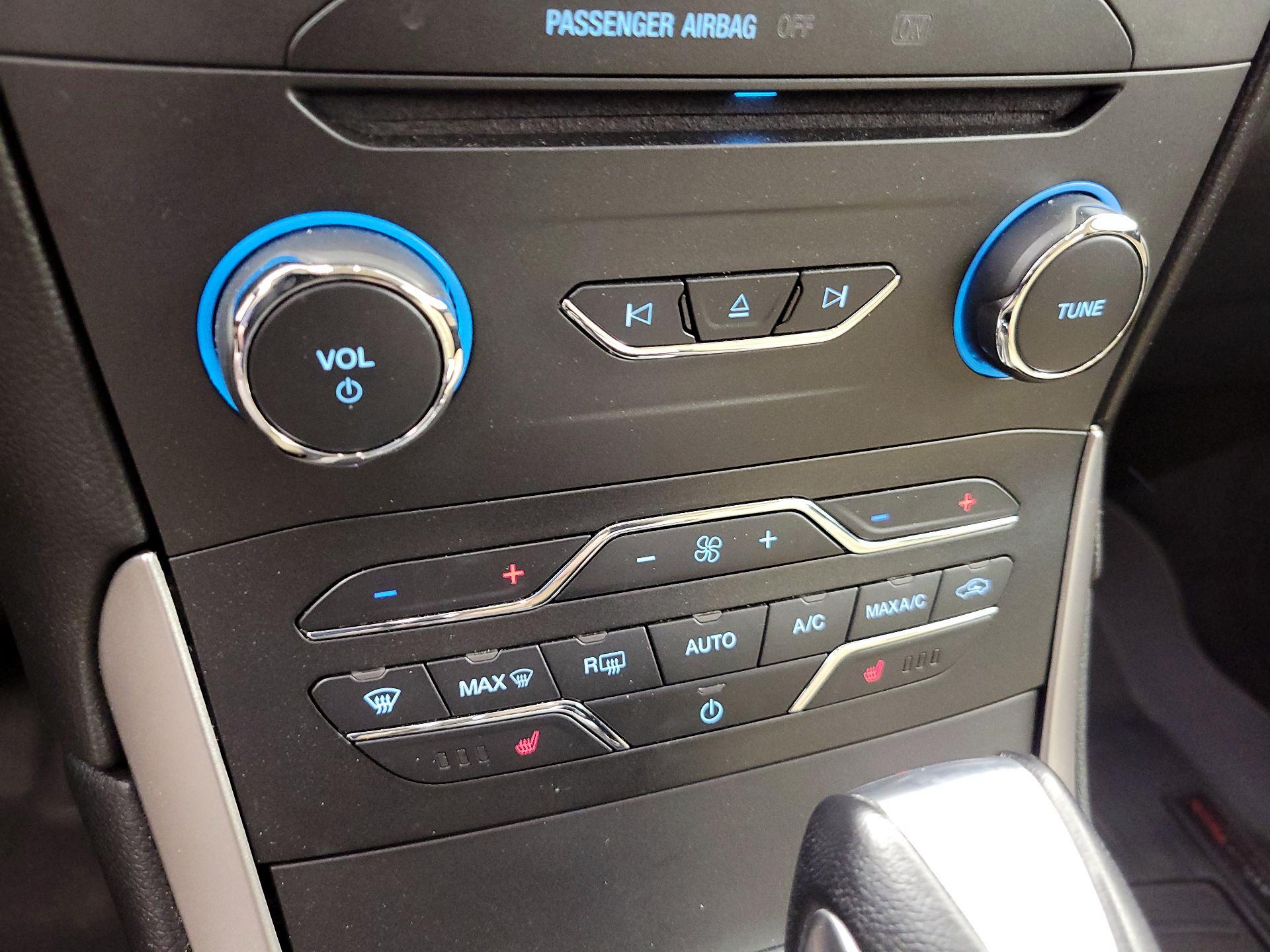 Thumbnail: 2017 Ford Edge - 17