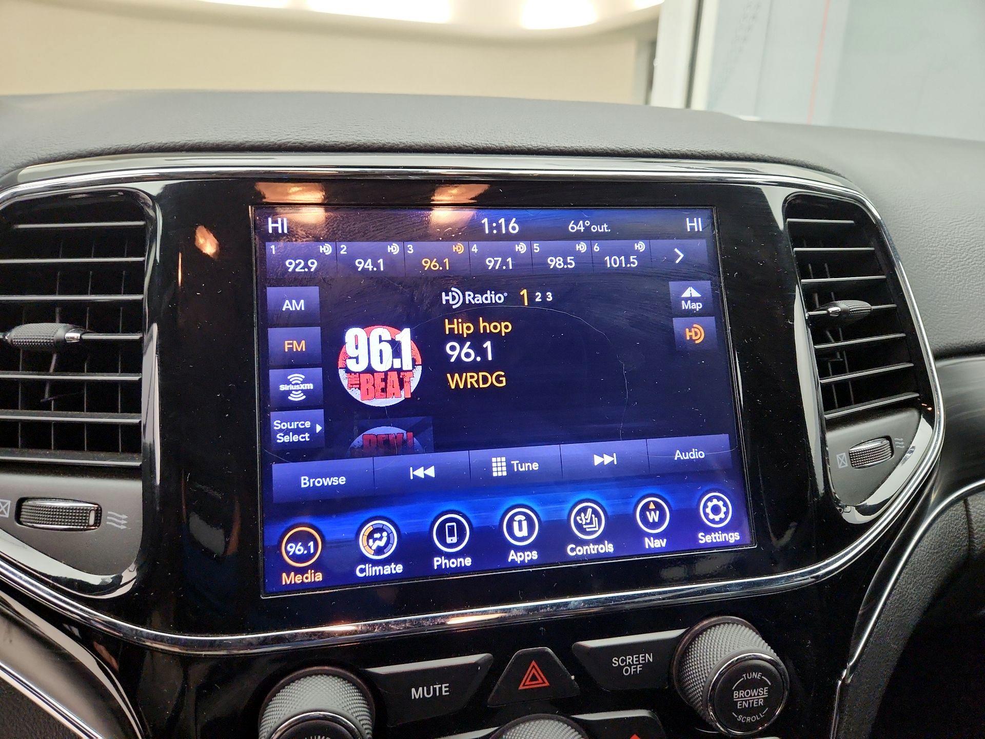 Thumbnail: 2020 Jeep Grand Cherokee - 16