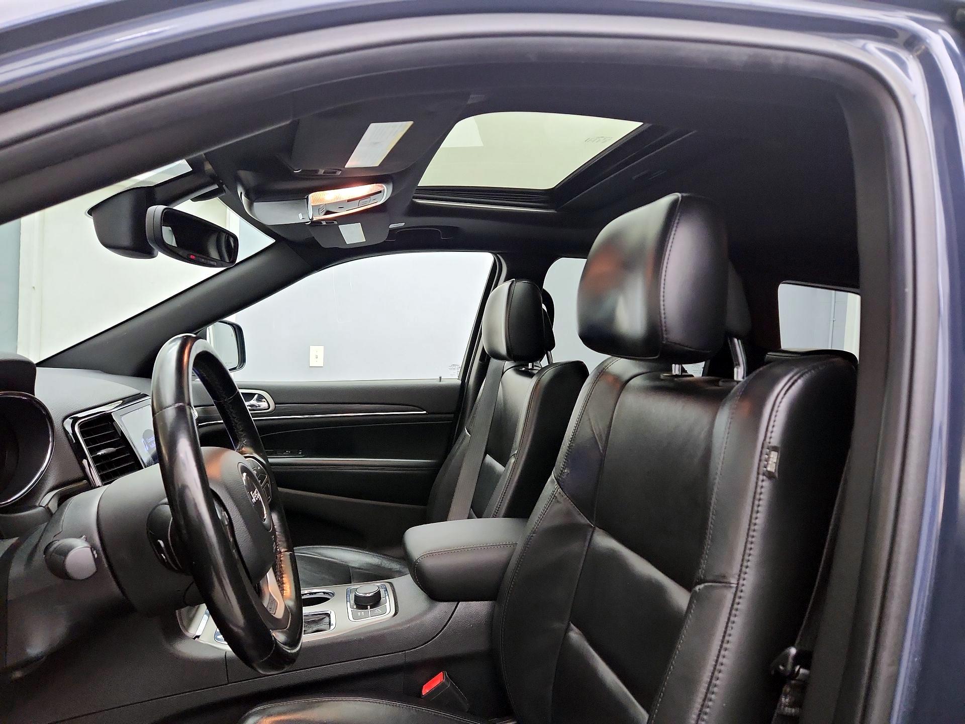 Thumbnail: 2020 Jeep Grand Cherokee - 20