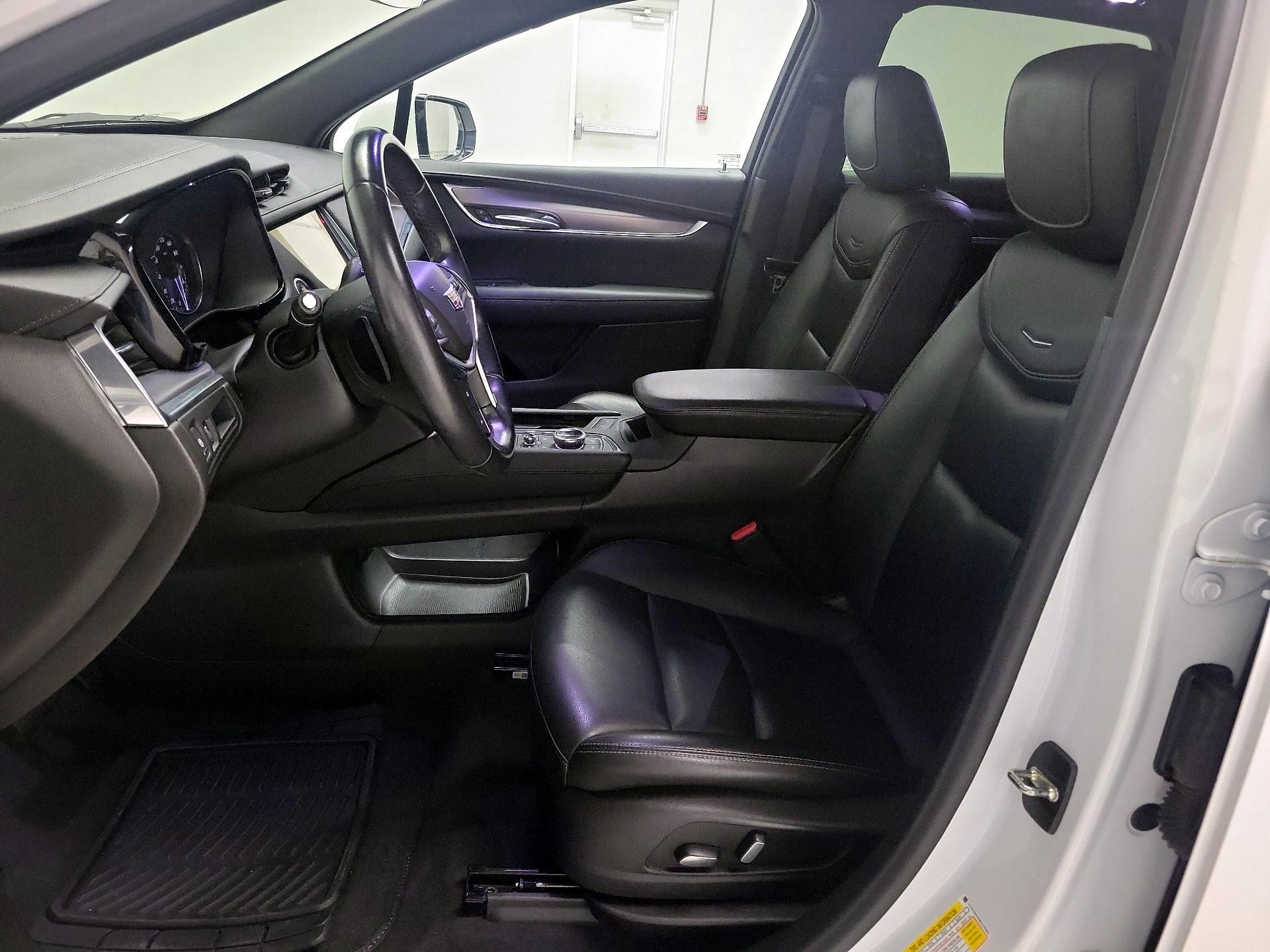 Thumbnail: 2021 Cadillac XT5 - 11