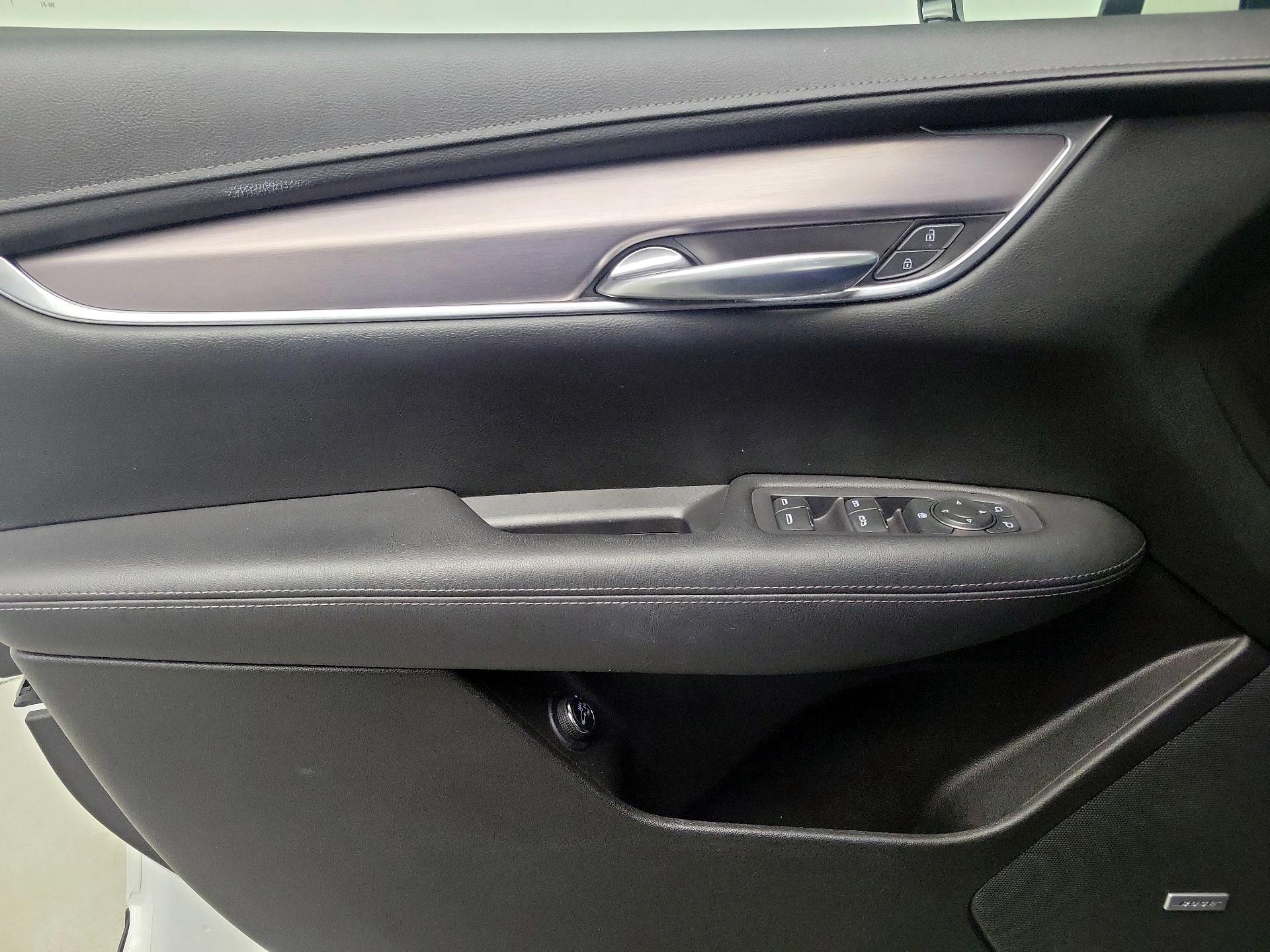 Thumbnail: 2021 Cadillac XT5 - 12