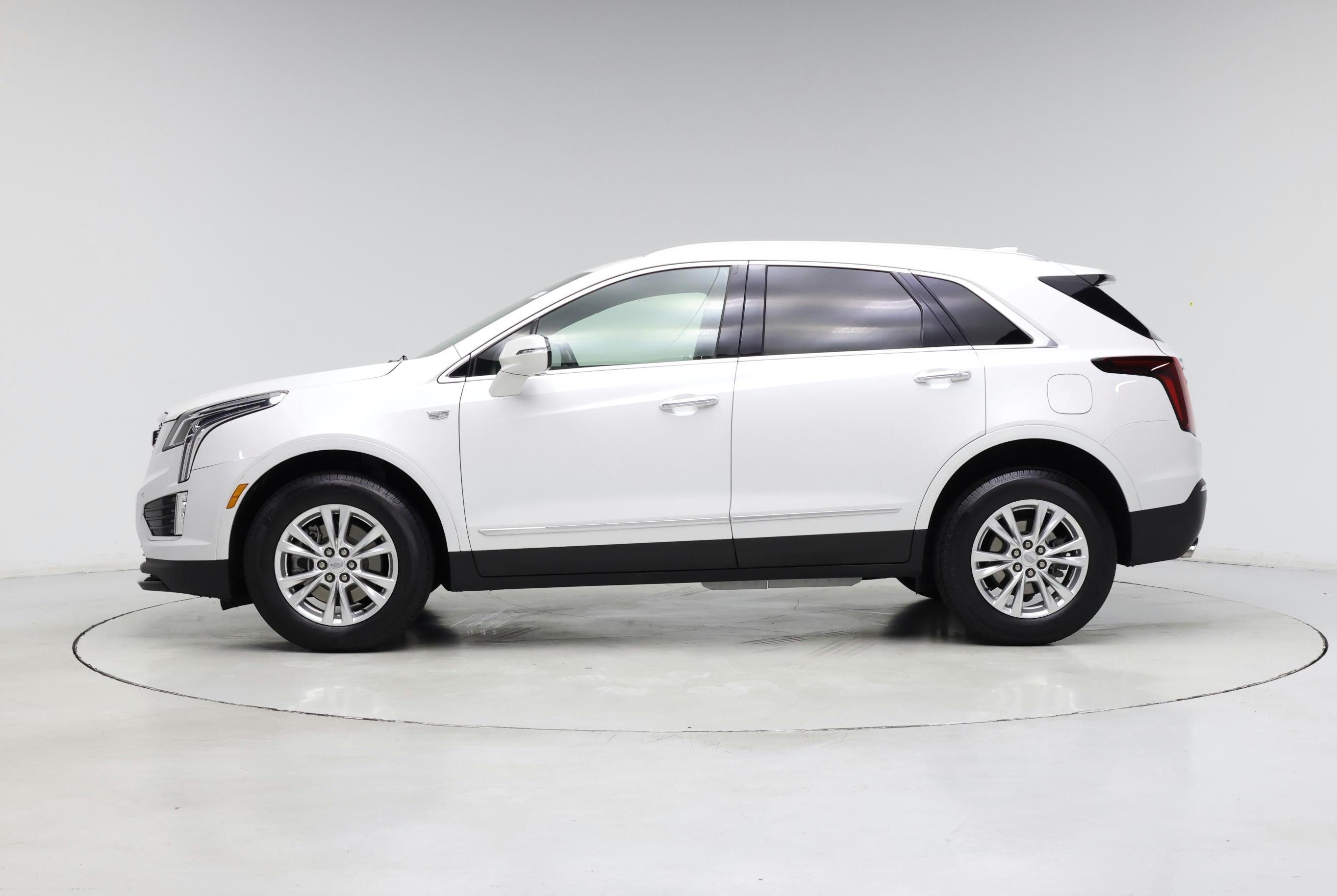 Thumbnail: 2021 Cadillac XT5 - 3