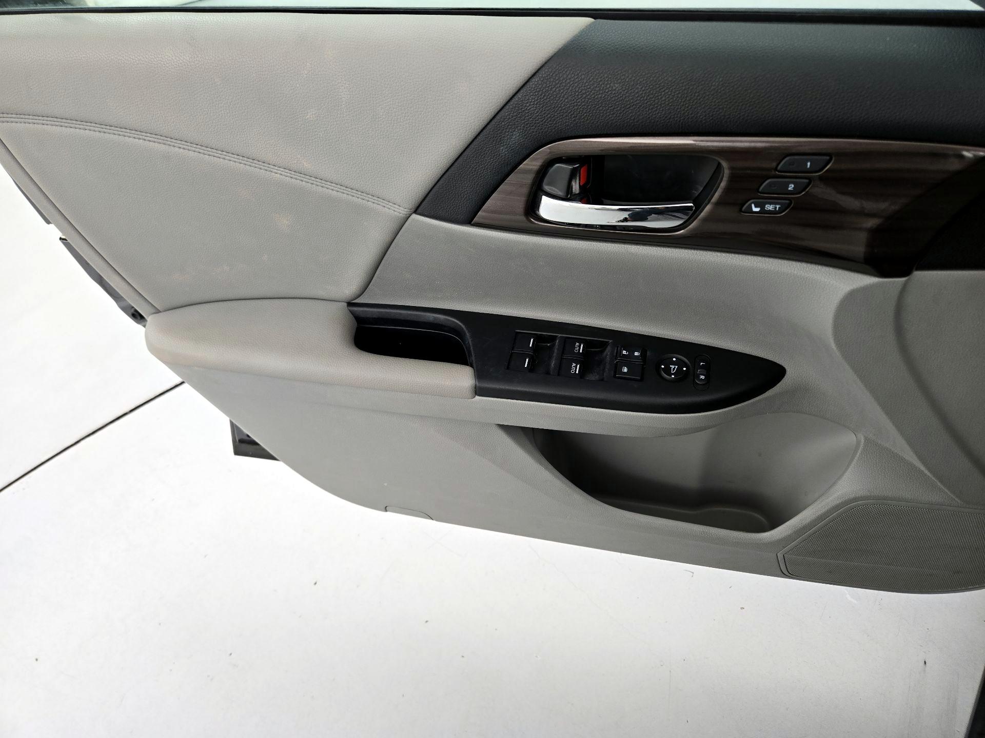 Thumbnail: 2017 Honda Accord - 12