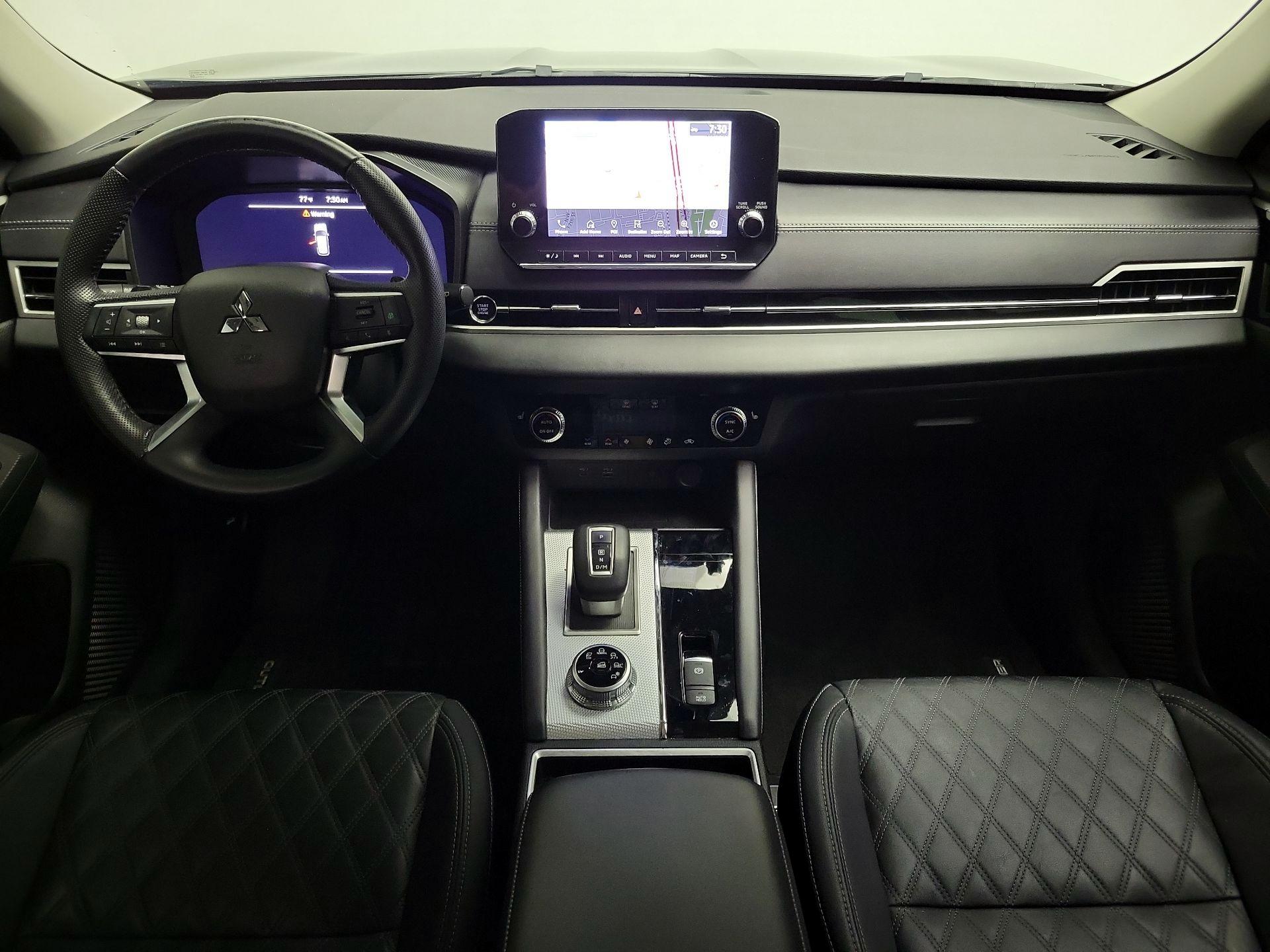 Thumbnail: 2023 Mitsubishi Outlander - 9