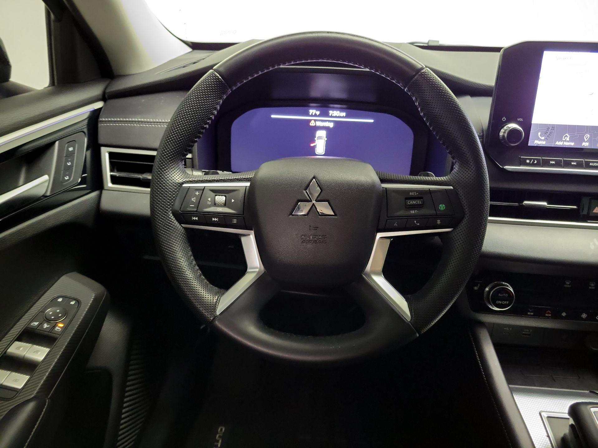 Thumbnail: 2023 Mitsubishi Outlander - 10