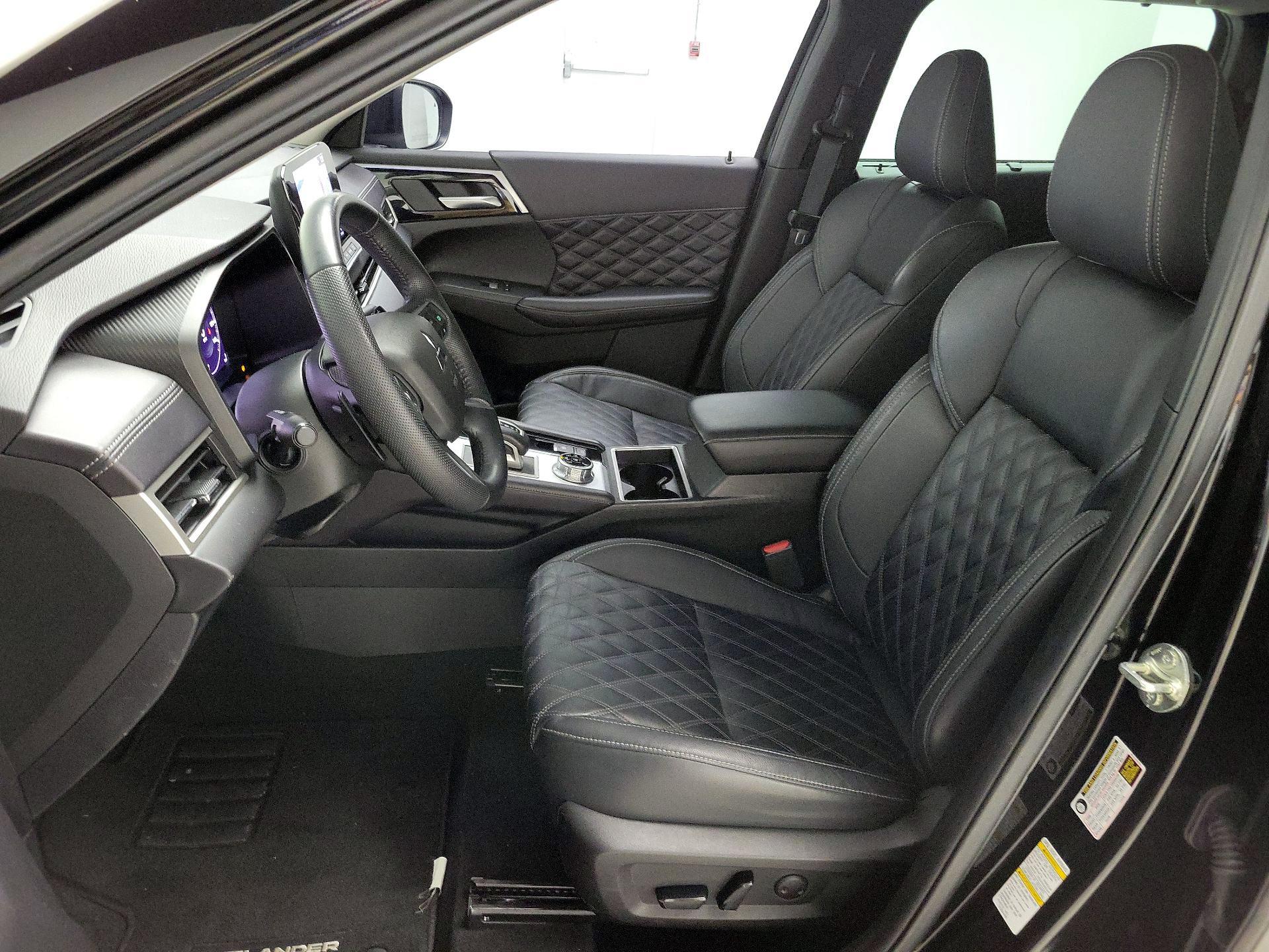 Thumbnail: 2023 Mitsubishi Outlander - 11