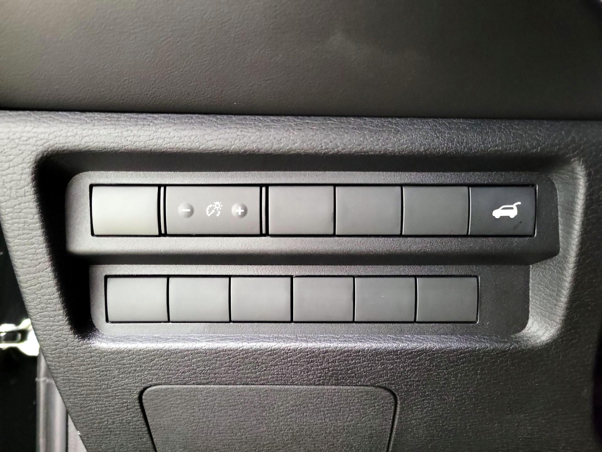 Thumbnail: 2023 Mitsubishi Outlander - 13