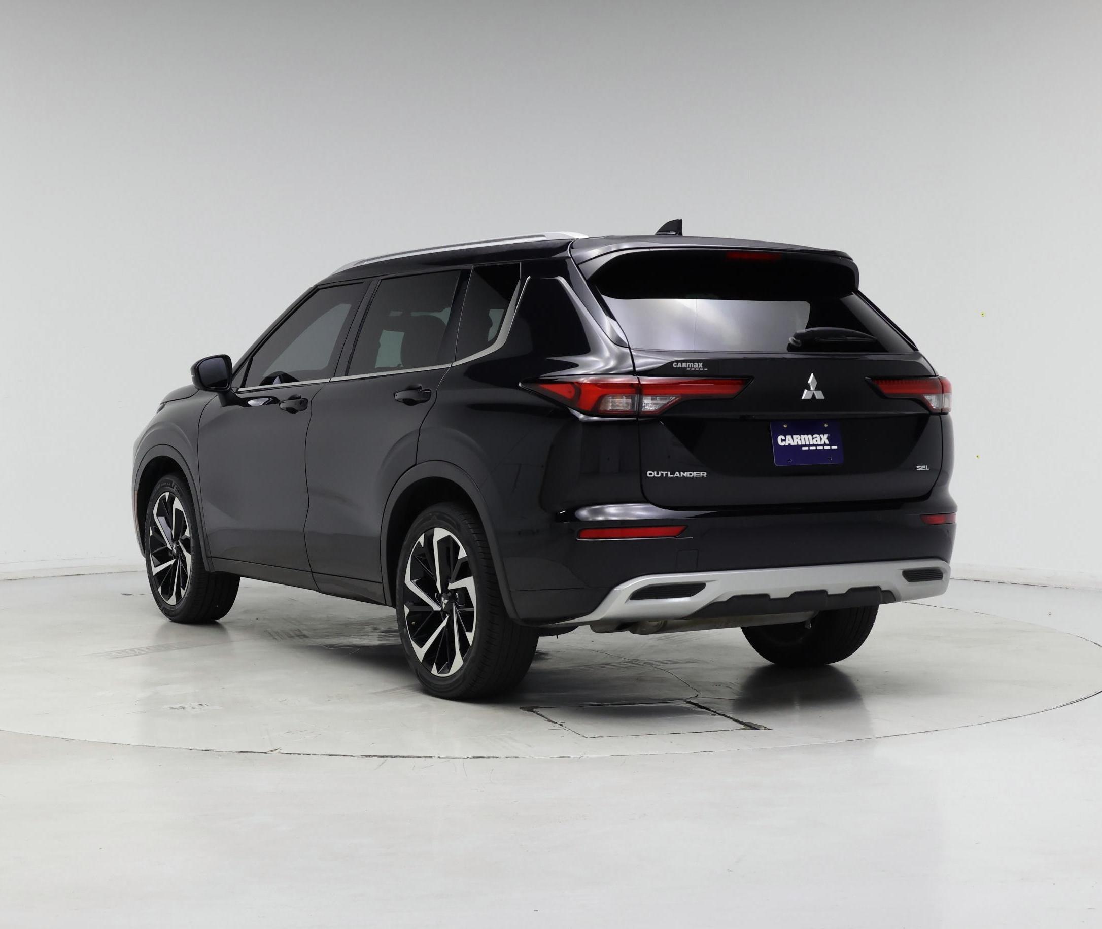 Thumbnail: 2023 Mitsubishi Outlander - 2