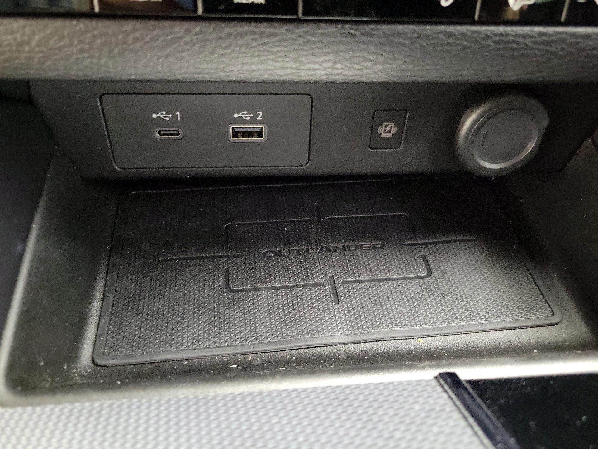 Thumbnail: 2023 Mitsubishi Outlander - 19