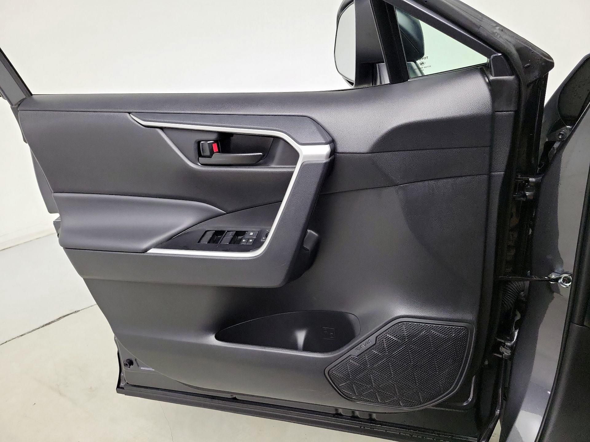 Thumbnail: 2025 Toyota RAV4 - 12