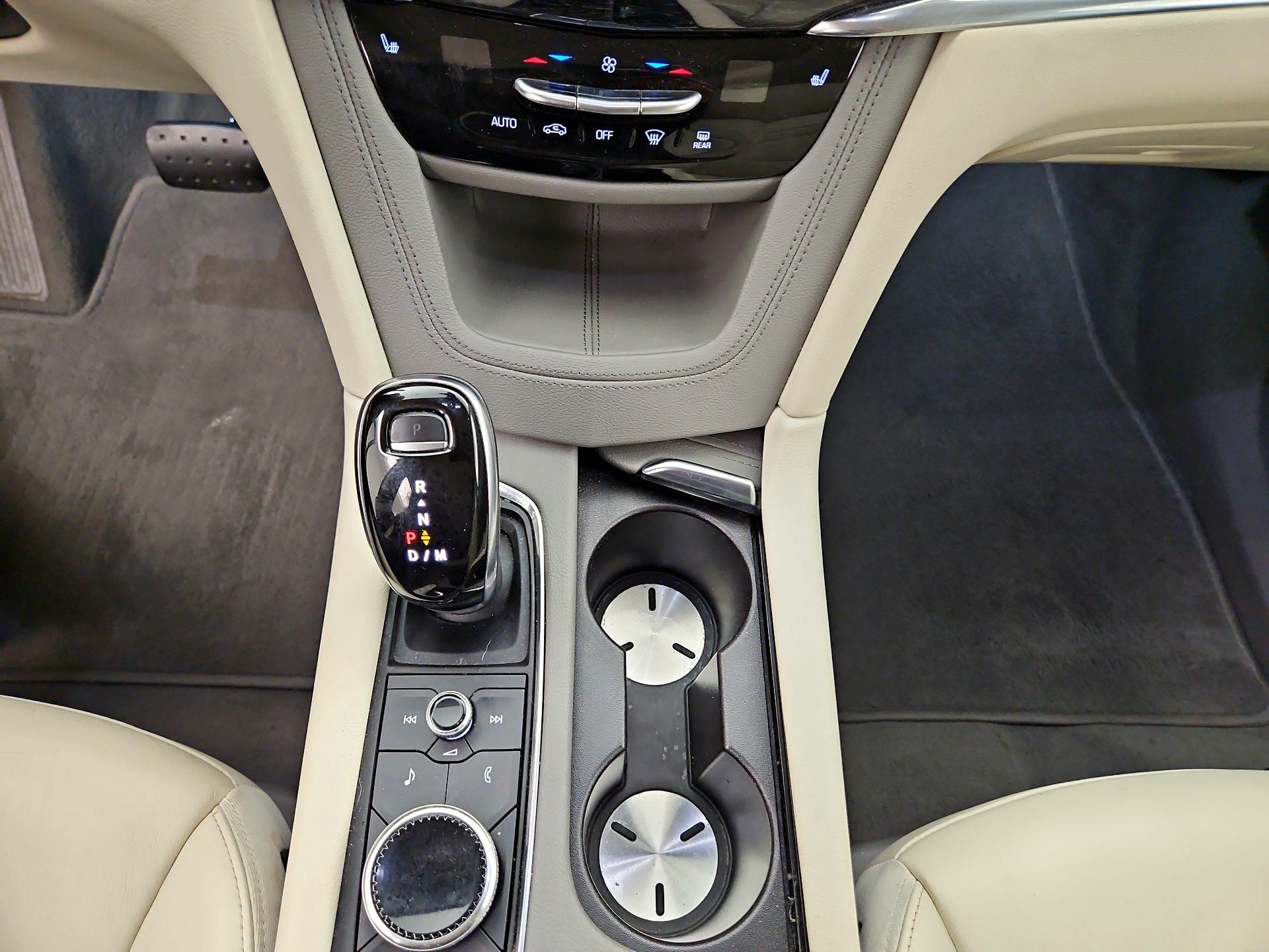 Thumbnail: 2020 Cadillac XT6 - 17