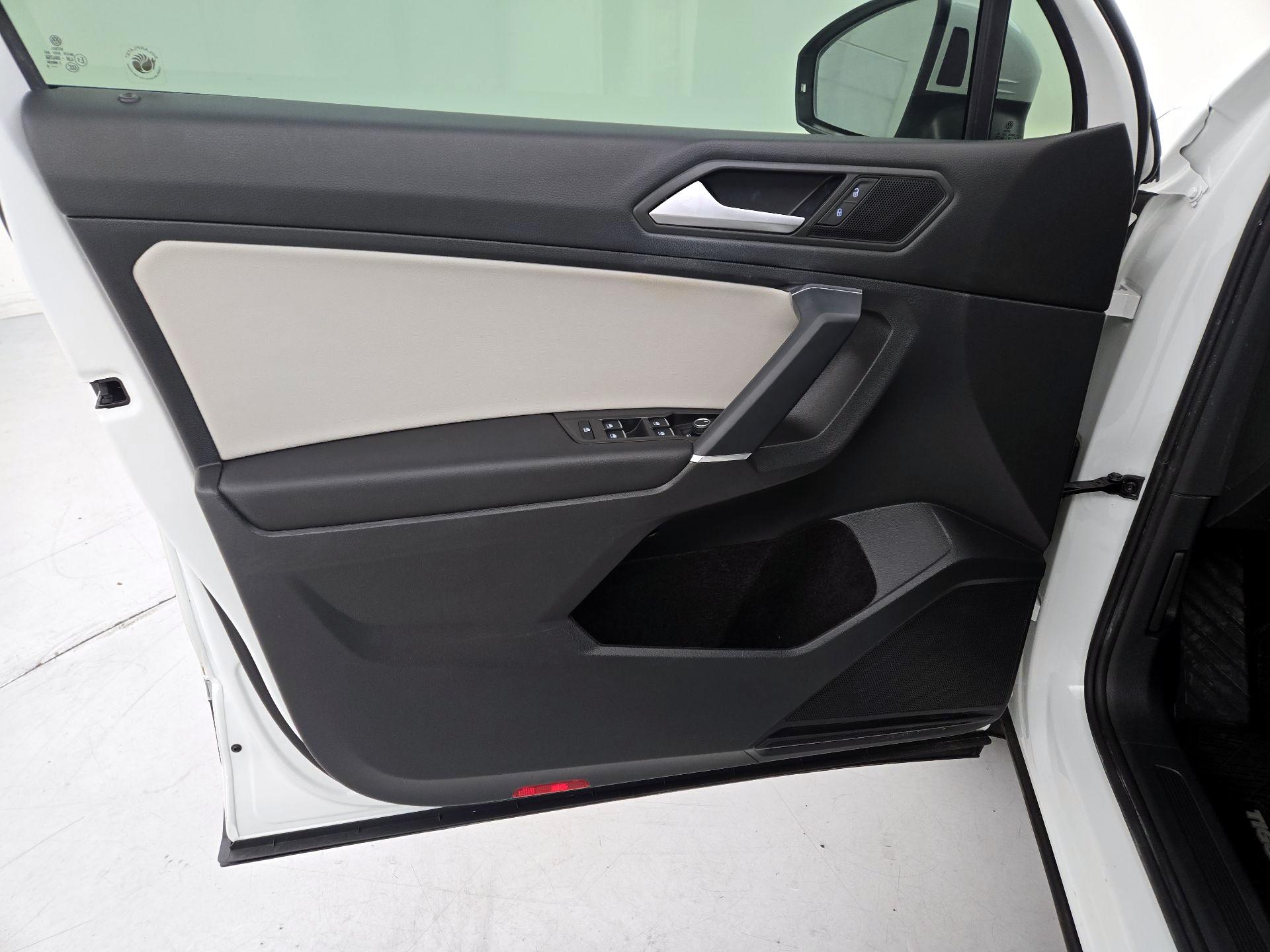 Thumbnail: 2020 Volkswagen Tiguan - 12