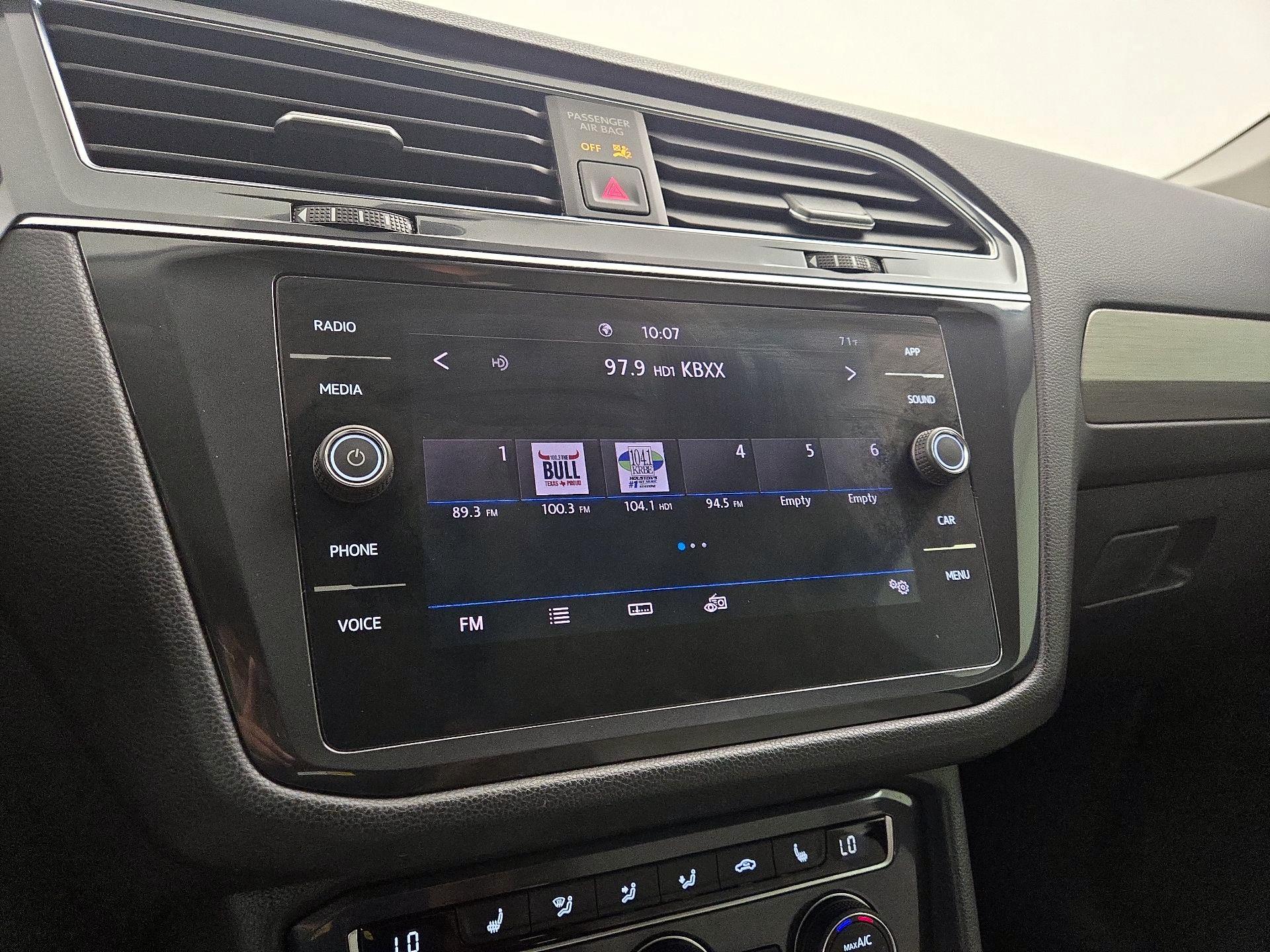 Thumbnail: 2020 Volkswagen Tiguan - 15