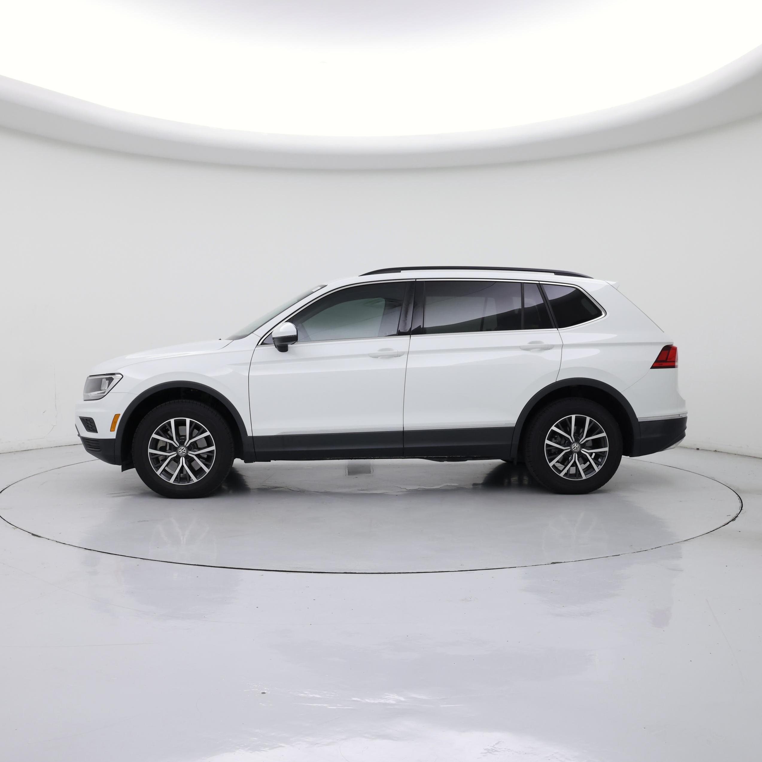 Thumbnail: 2020 Volkswagen Tiguan - 3