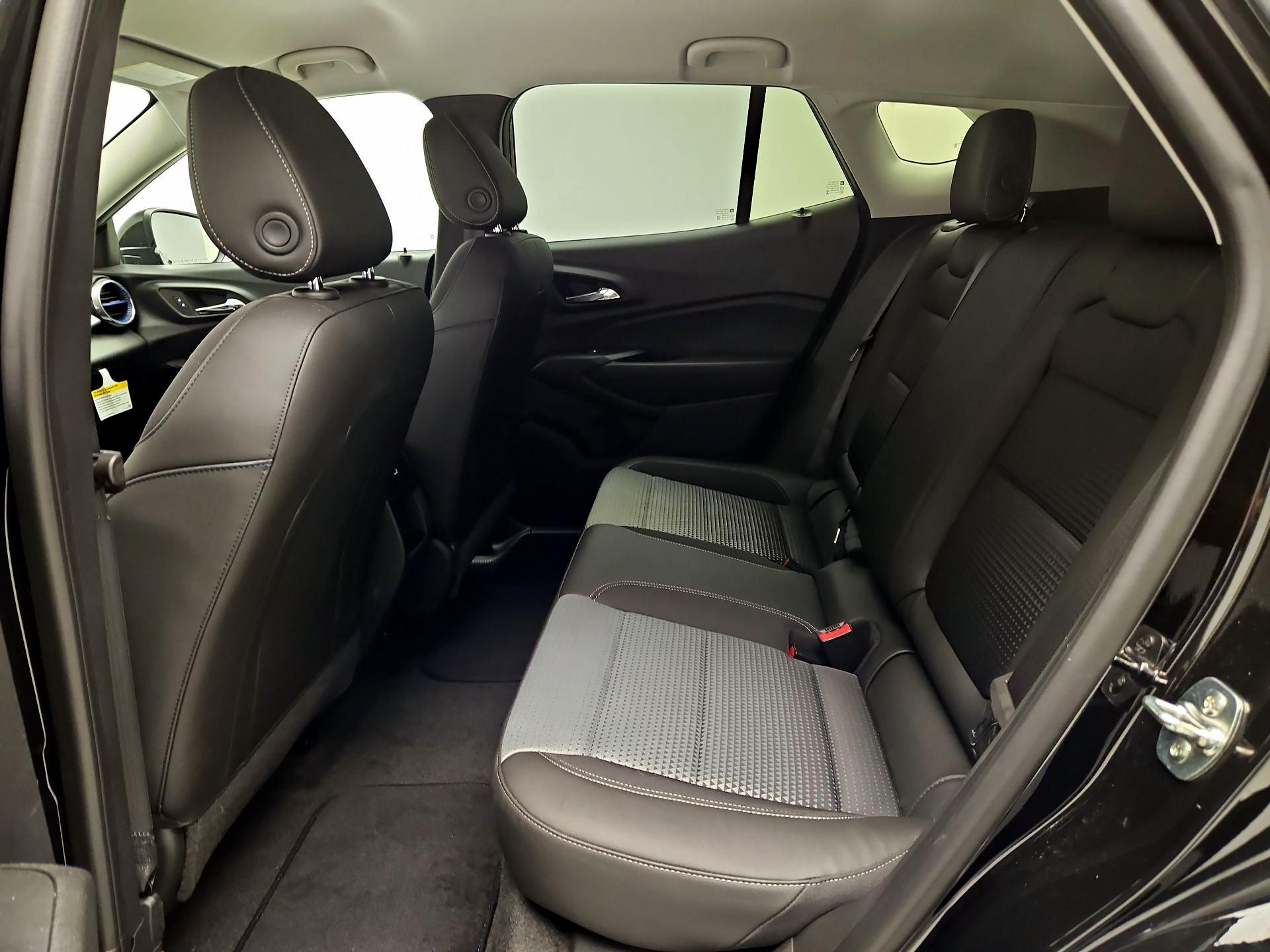 Thumbnail: 2025 Chevrolet Trax - 17