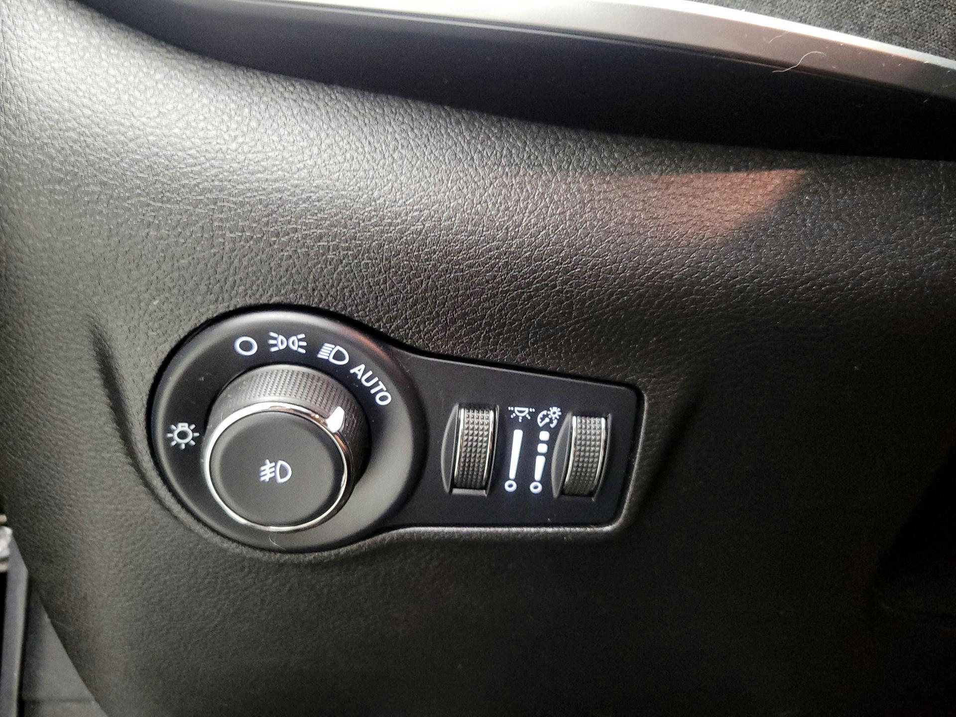 Thumbnail: 2022 Jeep Compass - 13