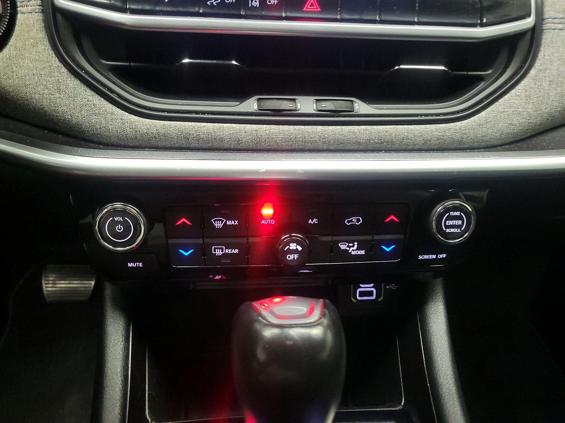 Thumbnail: 2022 Jeep Compass - 16