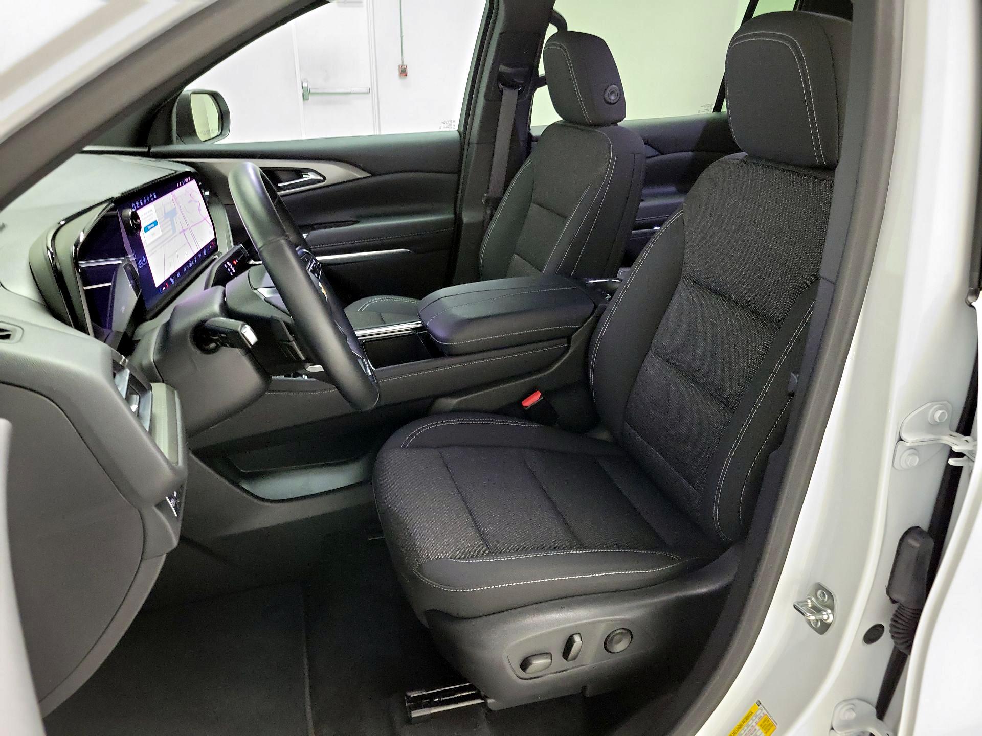 Thumbnail: 2025 Chevrolet Traverse - 11