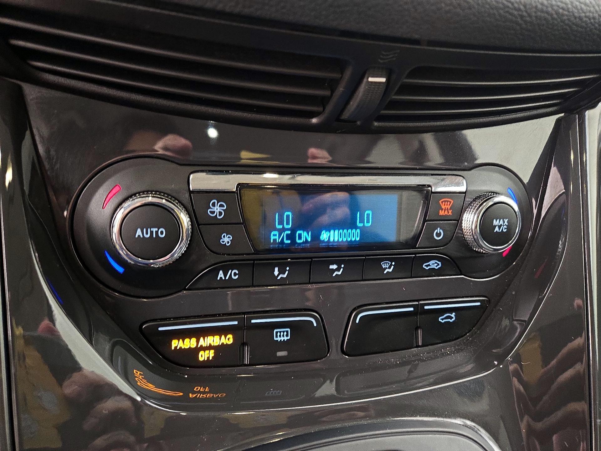 Thumbnail: 2015 Ford Escape - 16