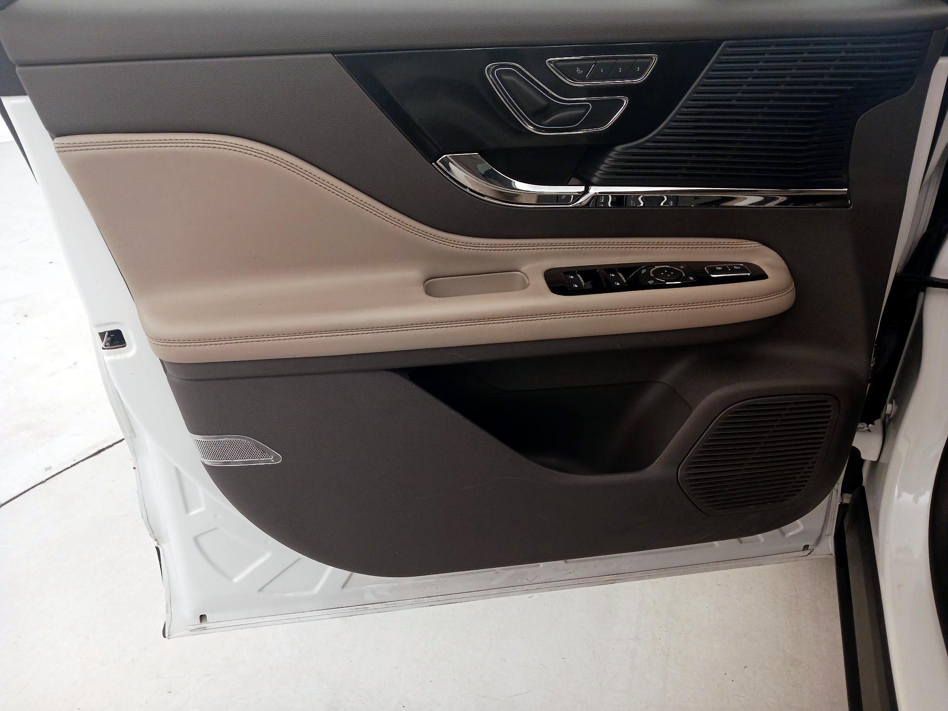 Thumbnail: 2022 Lincoln Corsair - 12