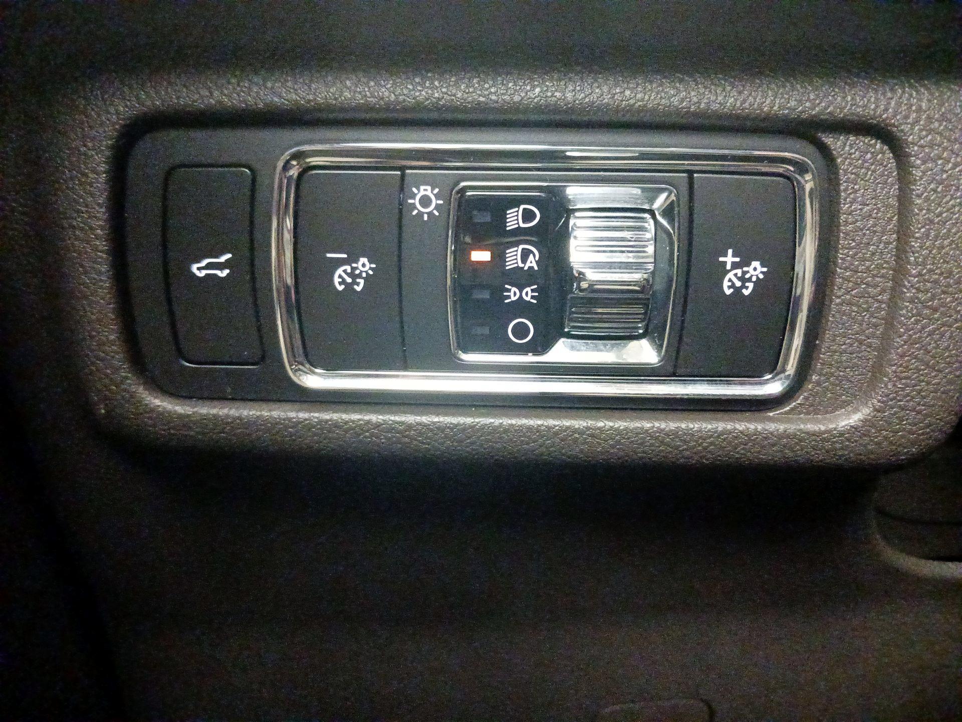 Thumbnail: 2022 Lincoln Corsair - 13