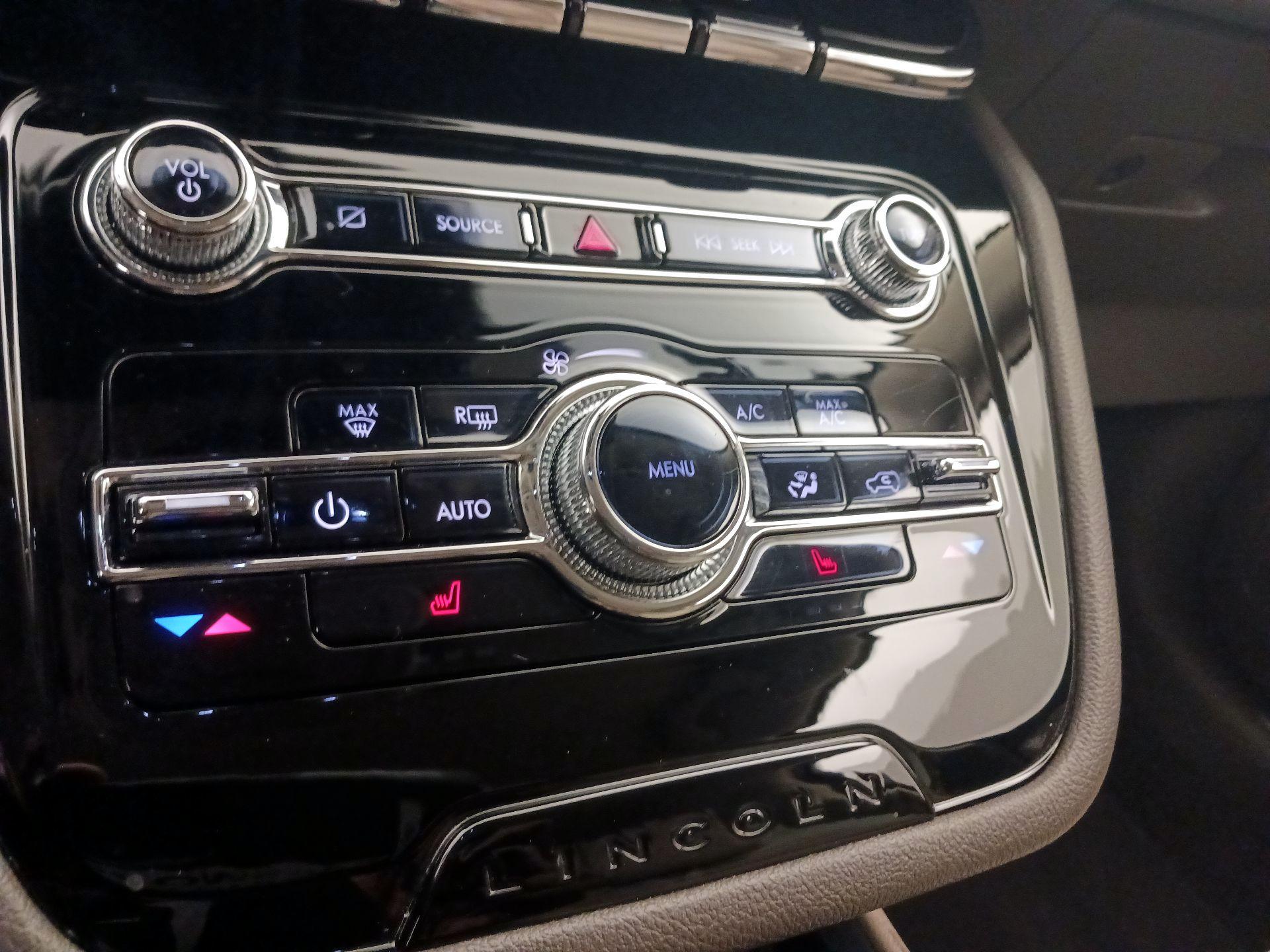 Thumbnail: 2022 Lincoln Corsair - 16